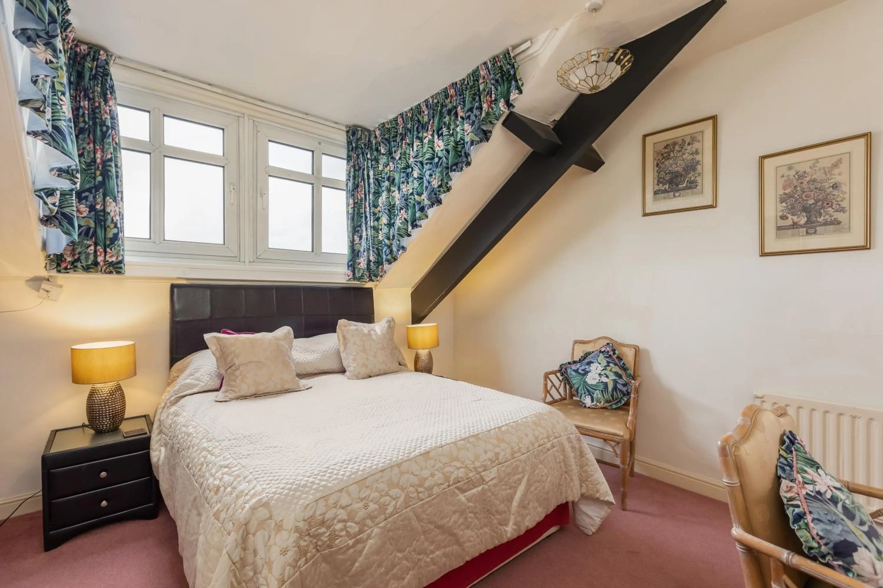 Bedroom, Bed in Crossways