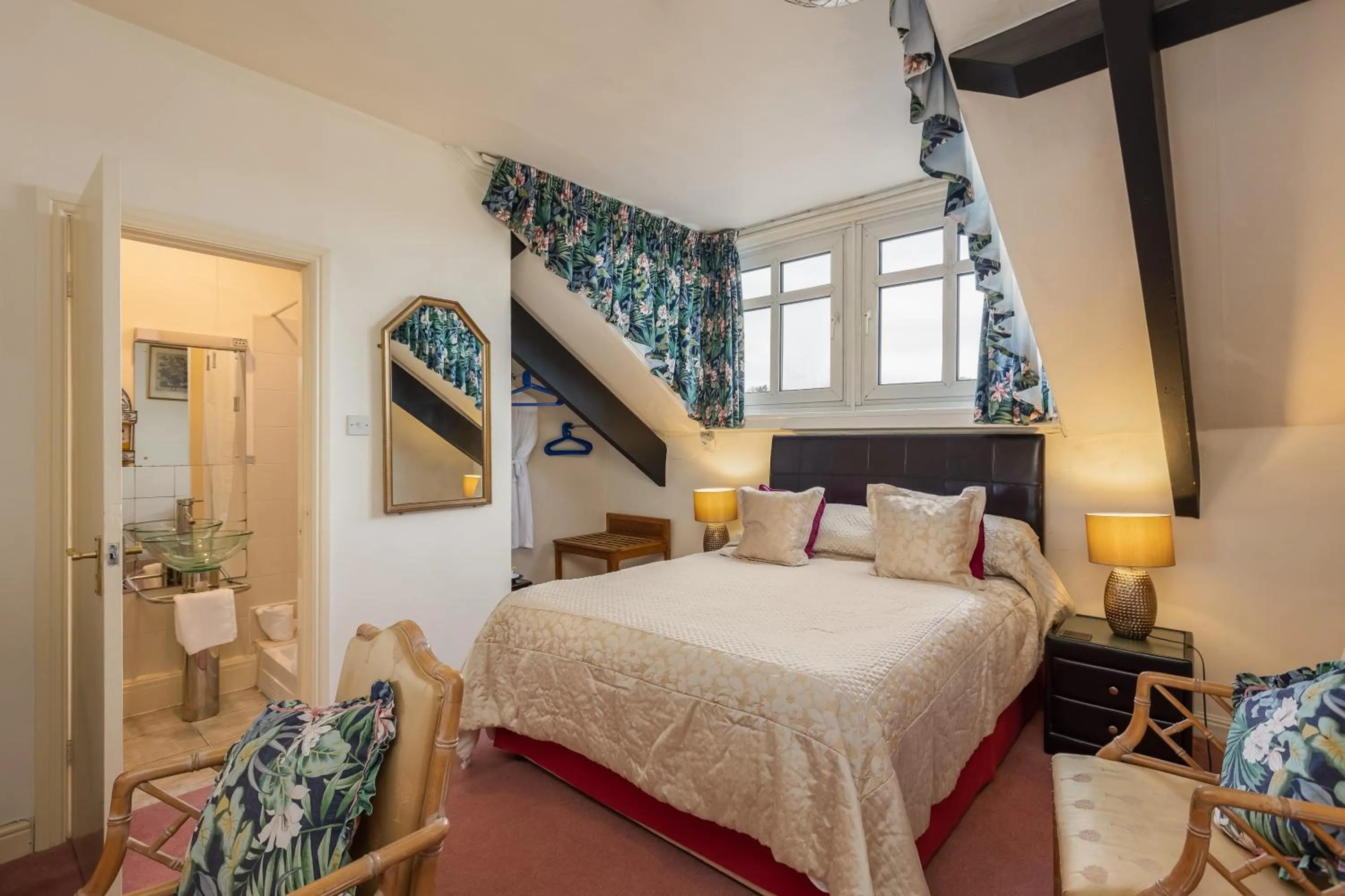 Bedroom, Bed in Crossways