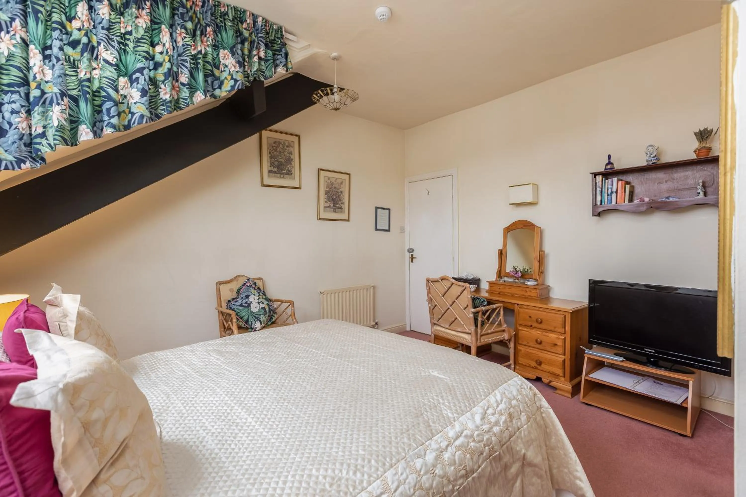 Bedroom, Bed in Crossways