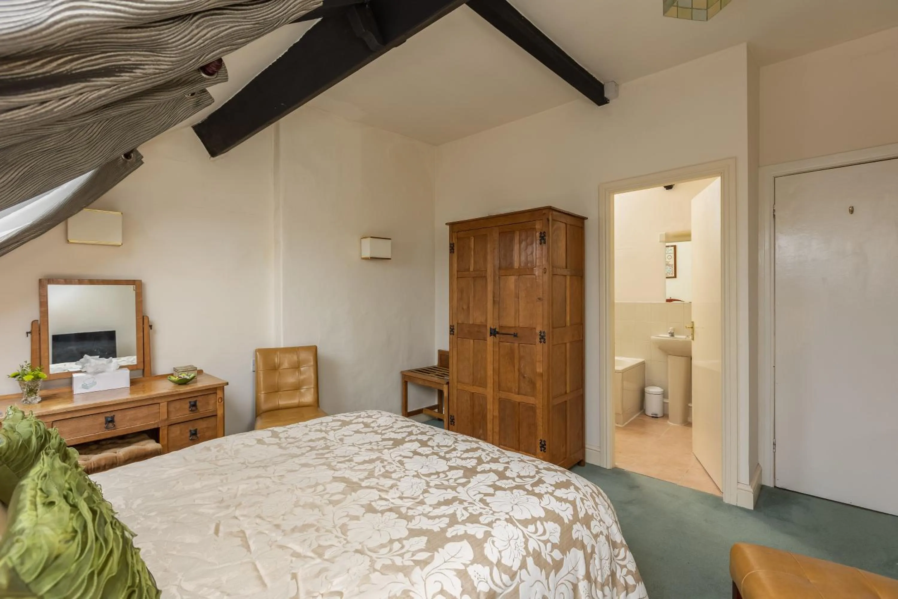 Bedroom, Bed in Crossways