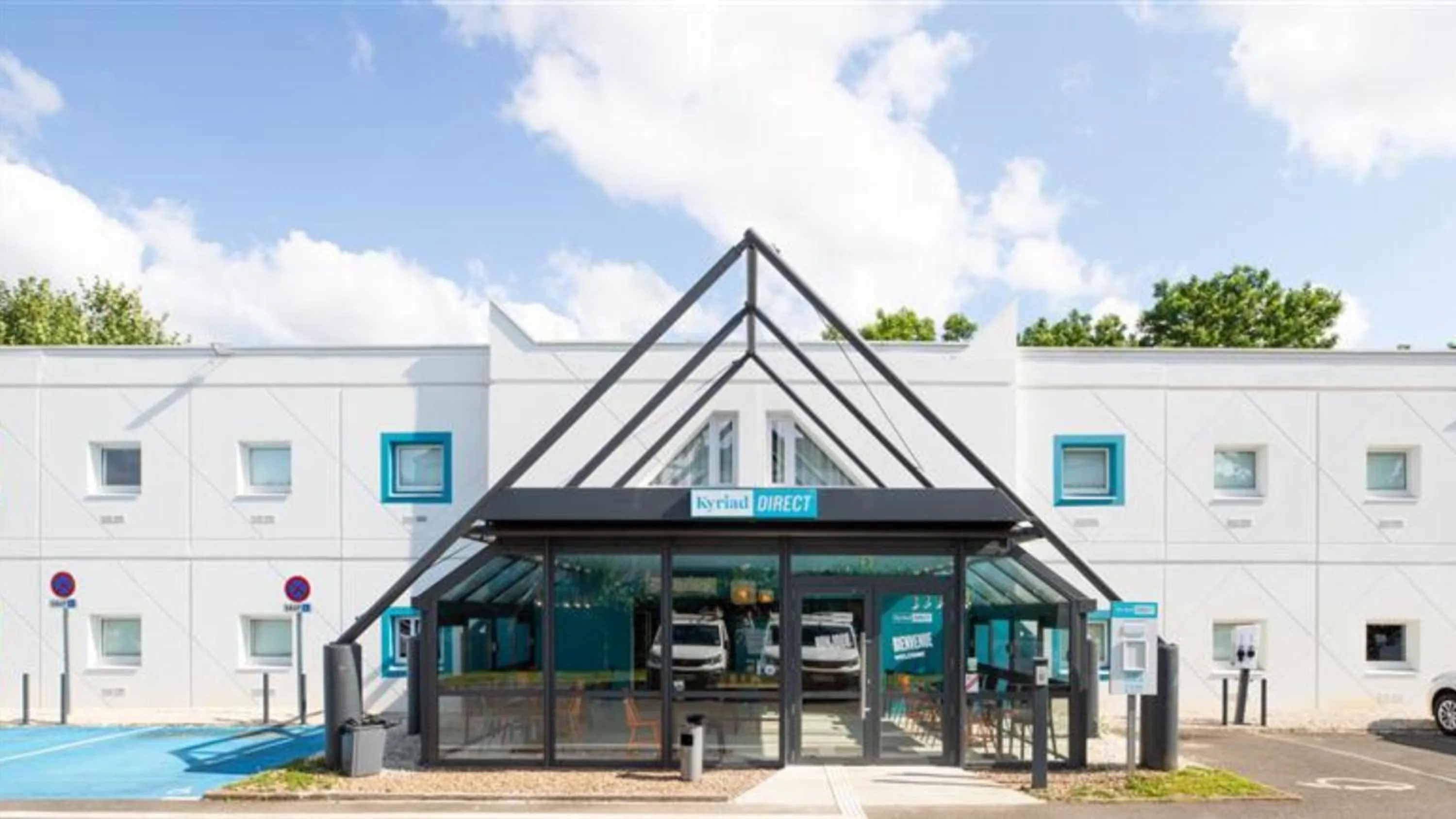 Property building in Kyriad Direct Narbonne Sud