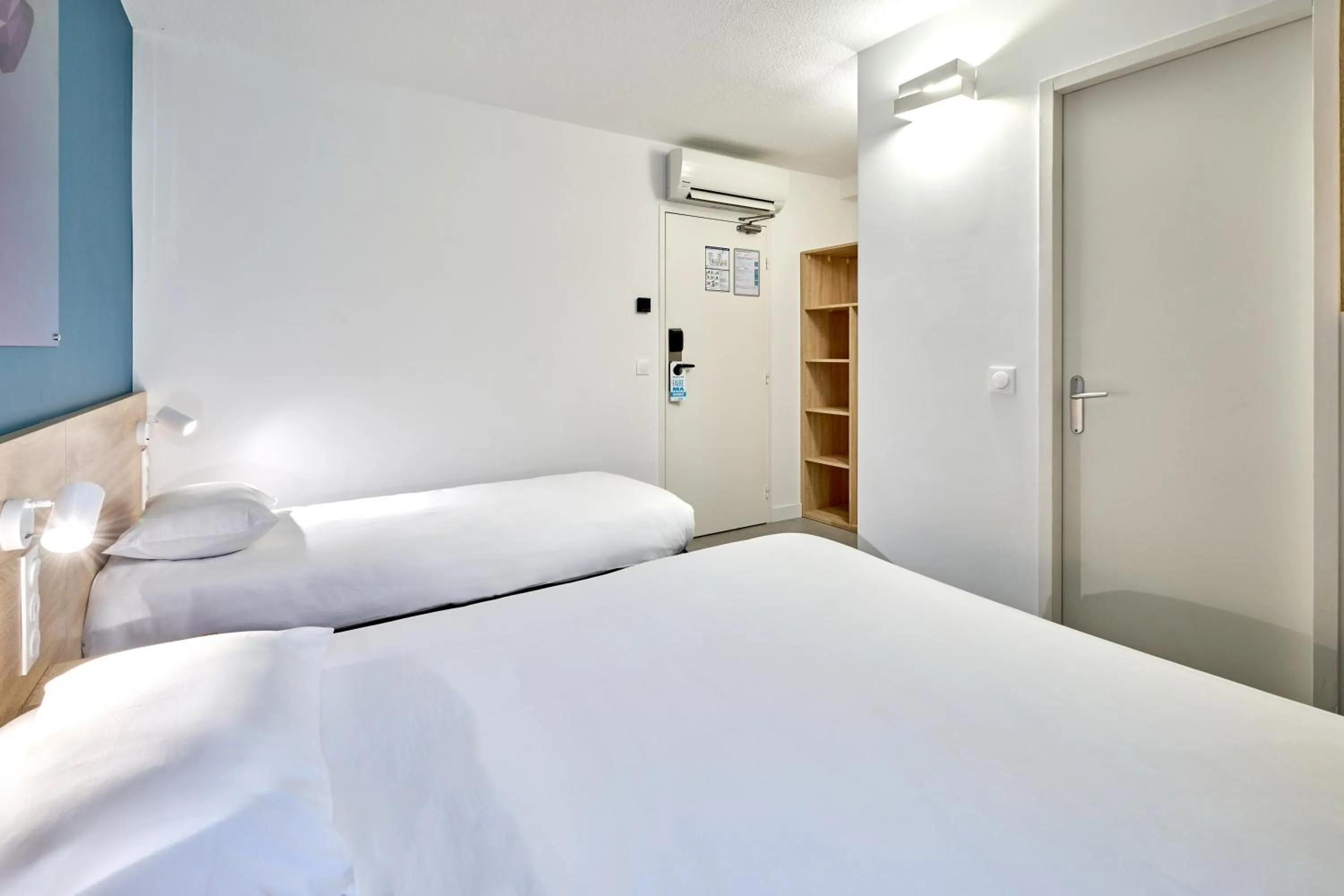 Bed in Kyriad Direct Narbonne Sud