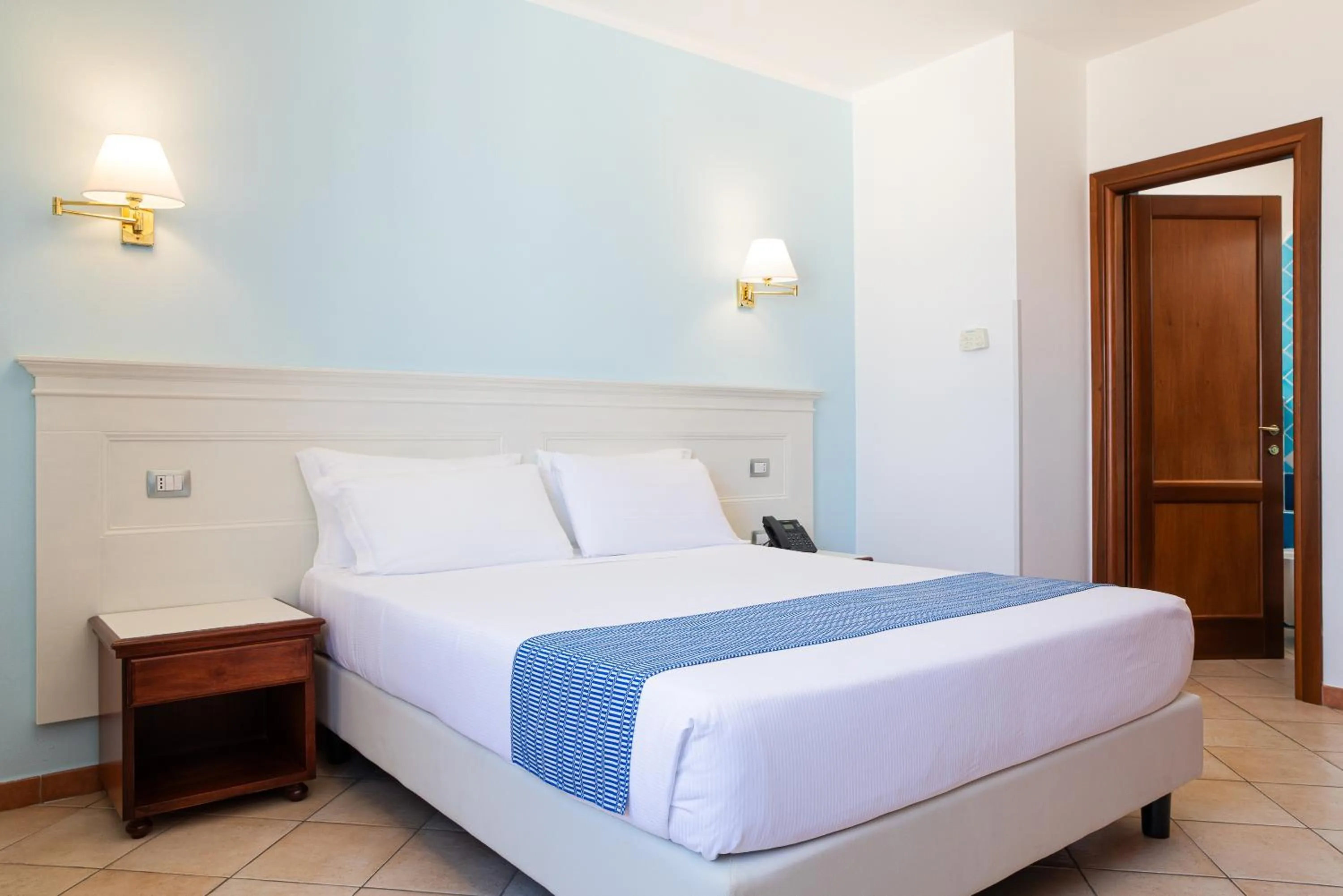 Bed in Best Western Hotel Blumarea