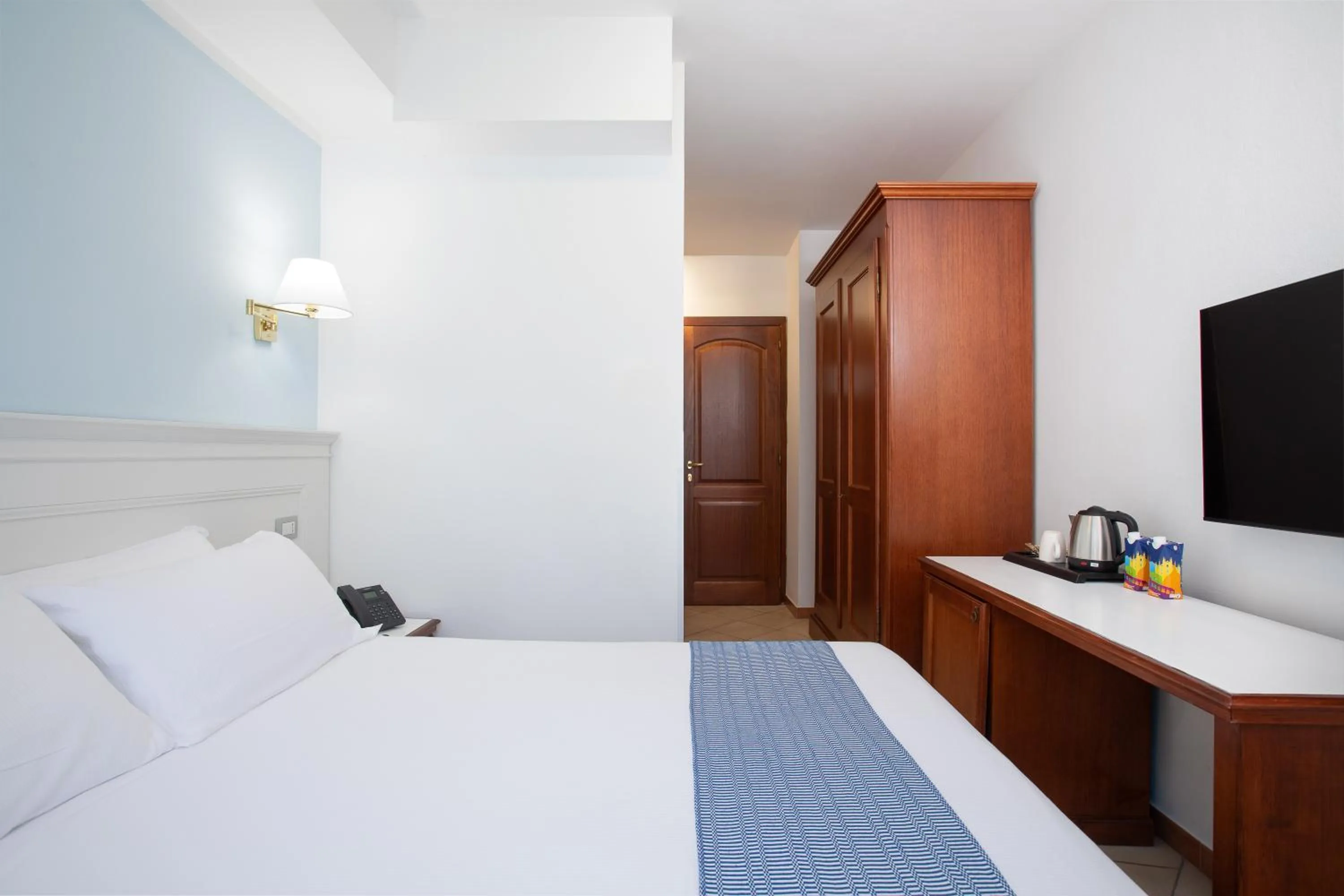 Bed in Best Western Hotel Blumarea