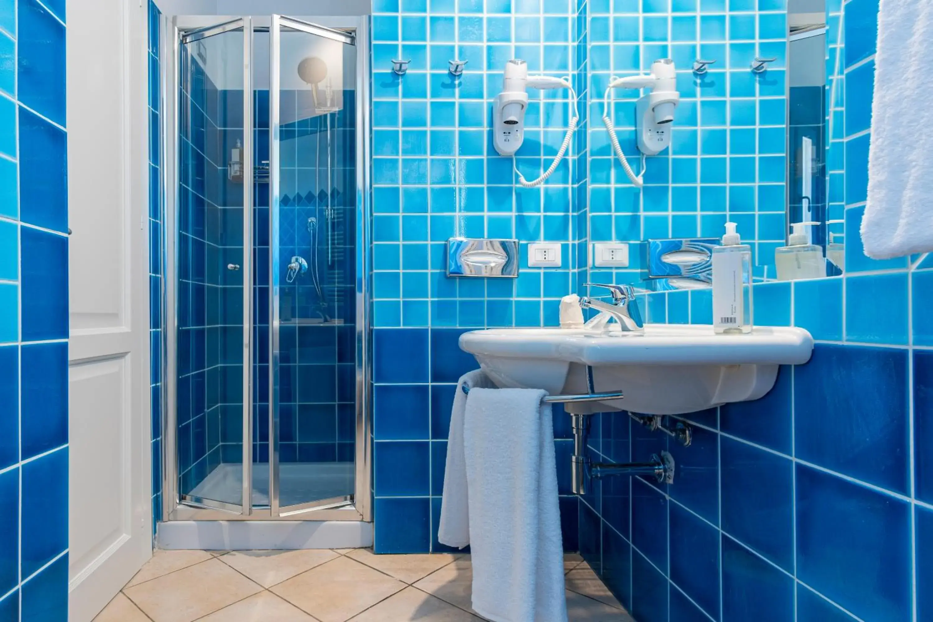 Comfort Quadruple Room in Best Western Hotel Blumarea Comfort Quadruple Room in Best Western Hotel Blumarea