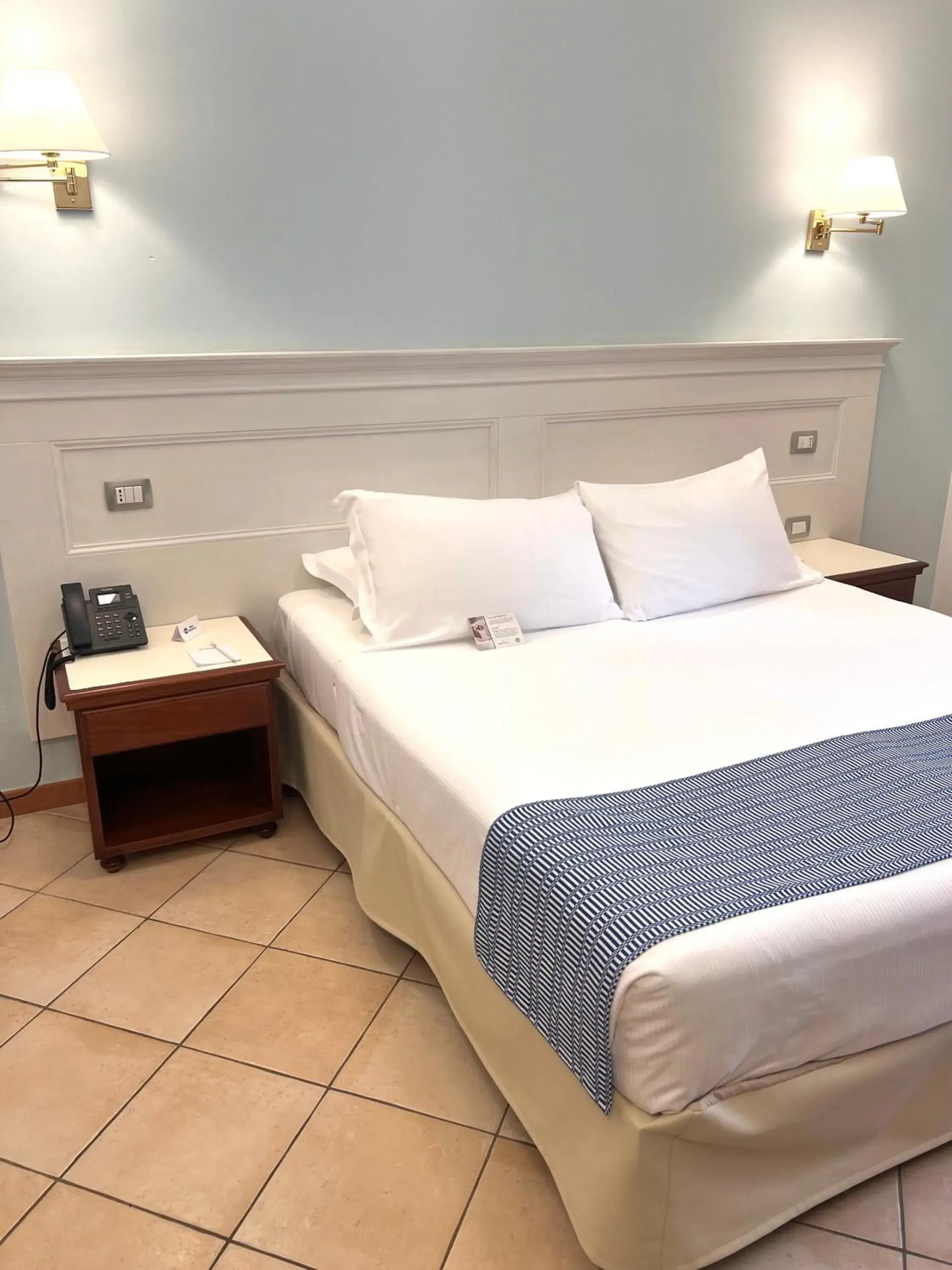 Economy Queen Room in Best Western Hotel Blumarea Economy Queen Room in Best Western Hotel Blumarea