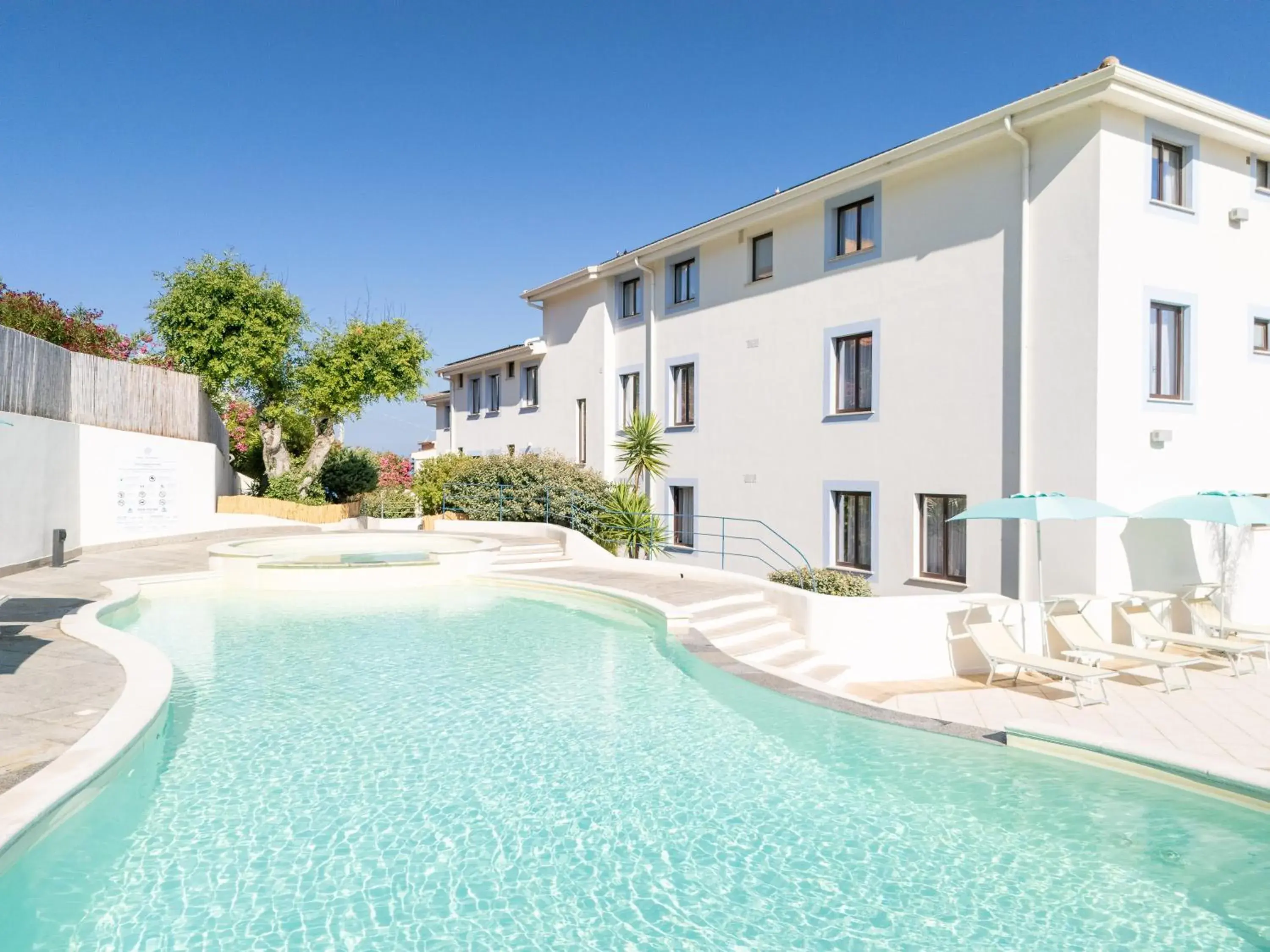 Swimming pool in Best Western Hotel Blumarea Swimming pool in Best Western Hotel Blumarea