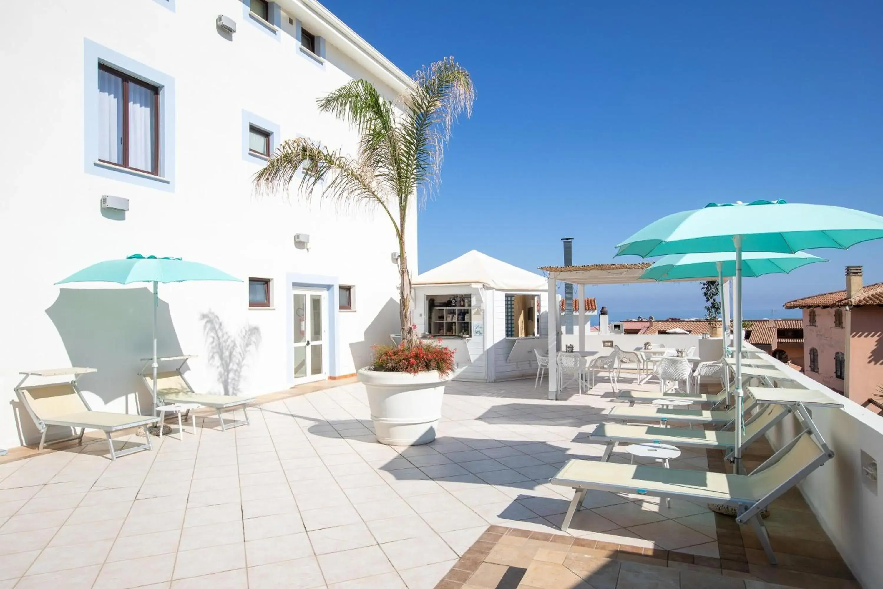 Pool view in Best Western Hotel Blumarea Pool view in Best Western Hotel Blumarea