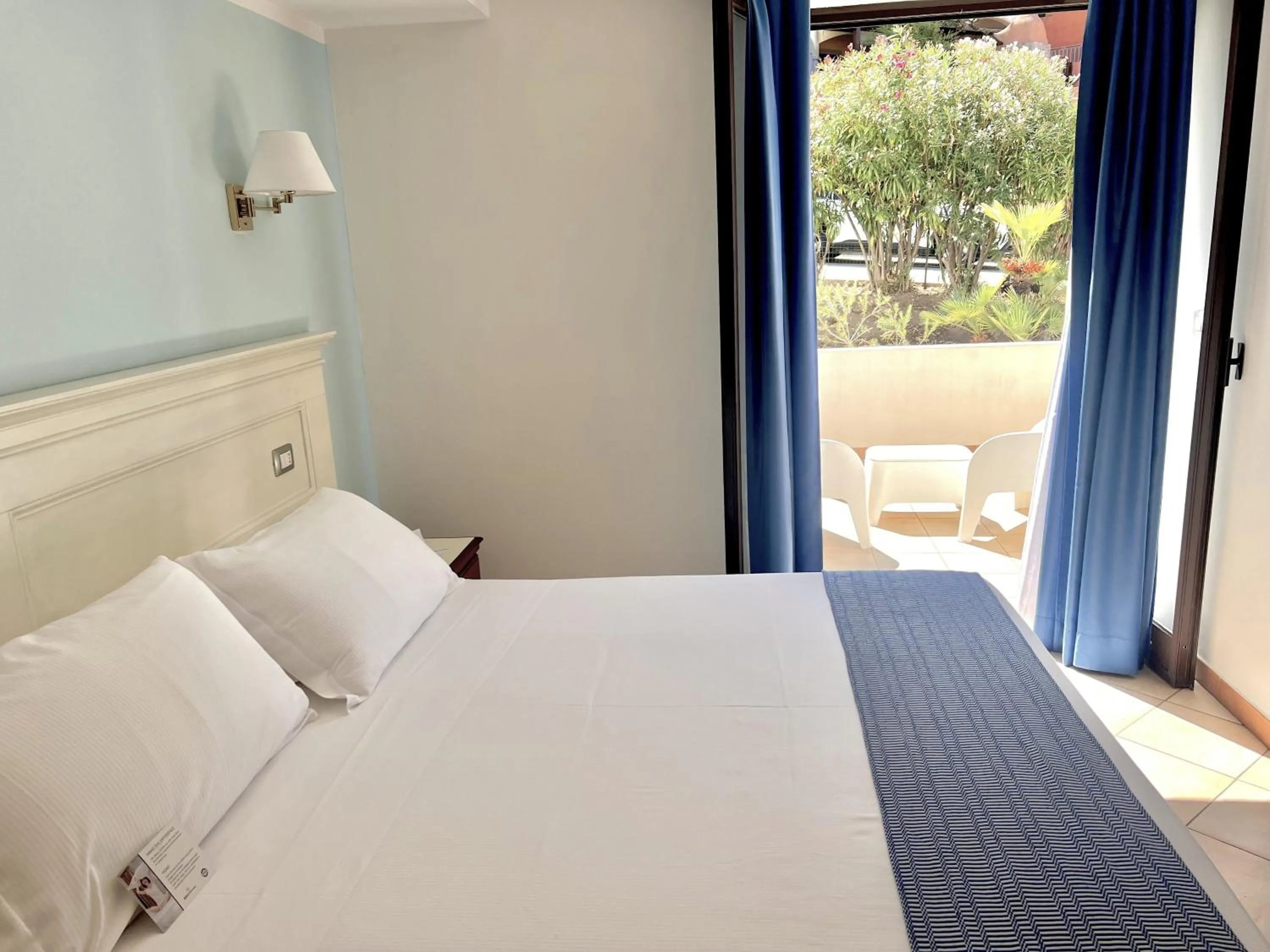 Bed in Best Western Hotel Blumarea