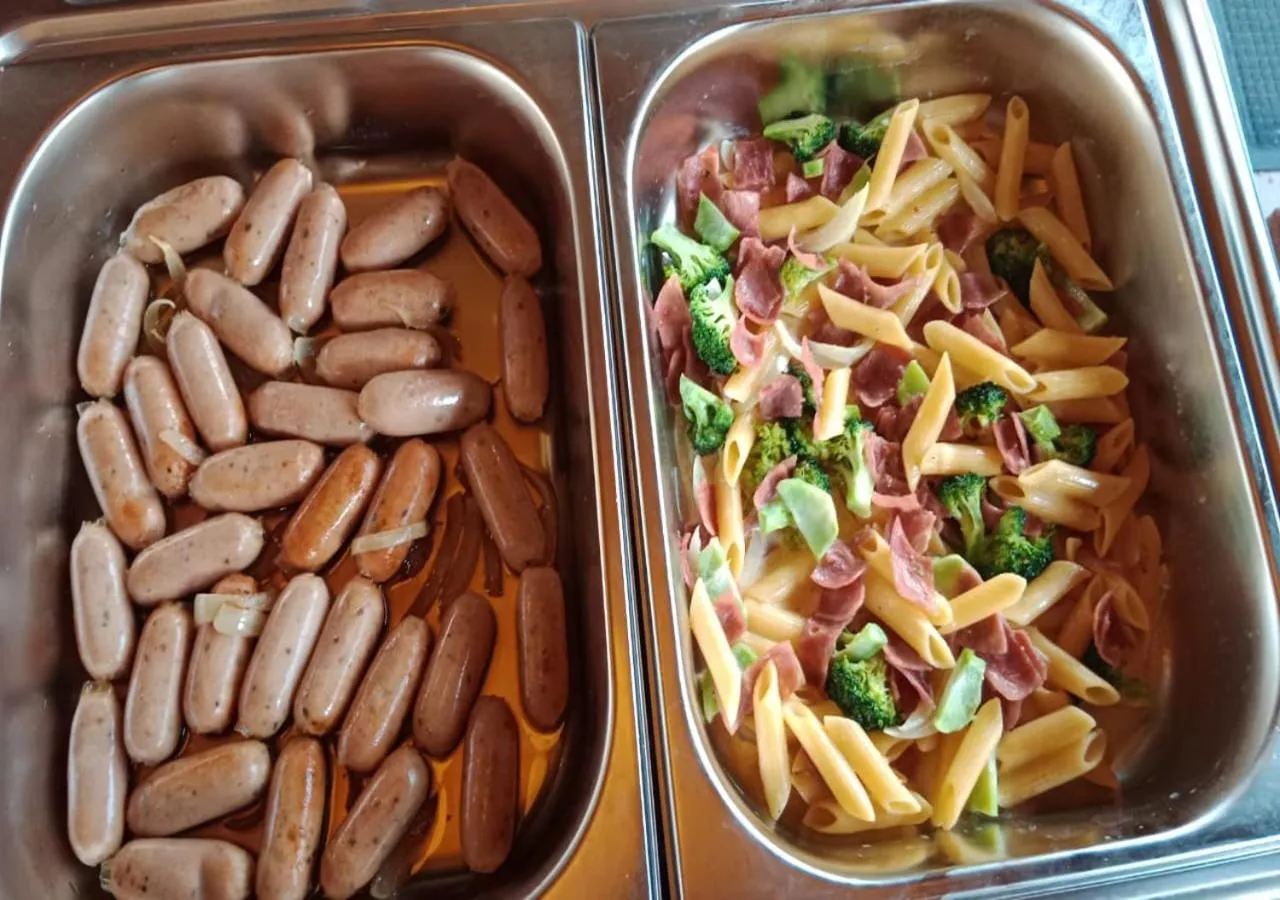 Restaurant/places to eat in Kusnadi Hotel