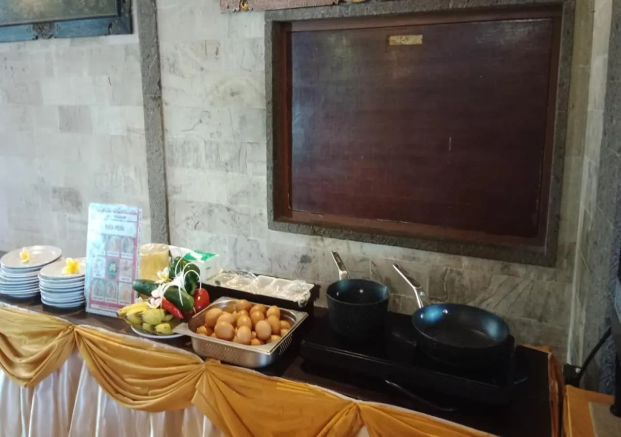 Restaurant/places to eat in Kusnadi Hotel