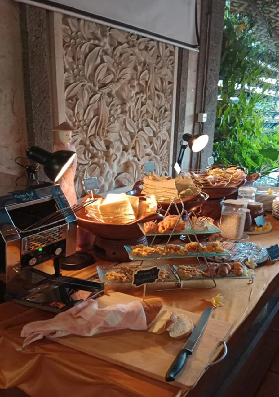 Restaurant/places to eat in Kusnadi Hotel