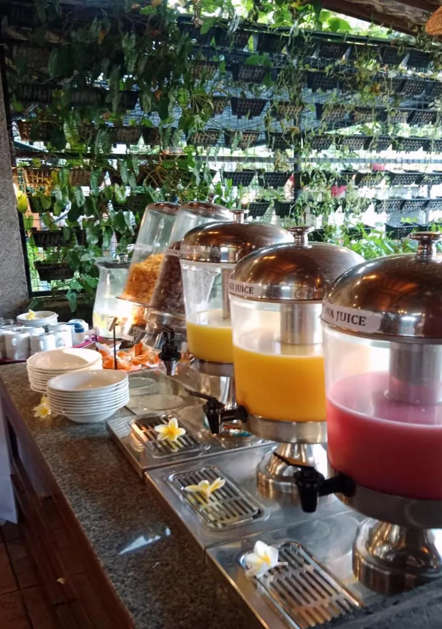 Restaurant/places to eat in Kusnadi Hotel