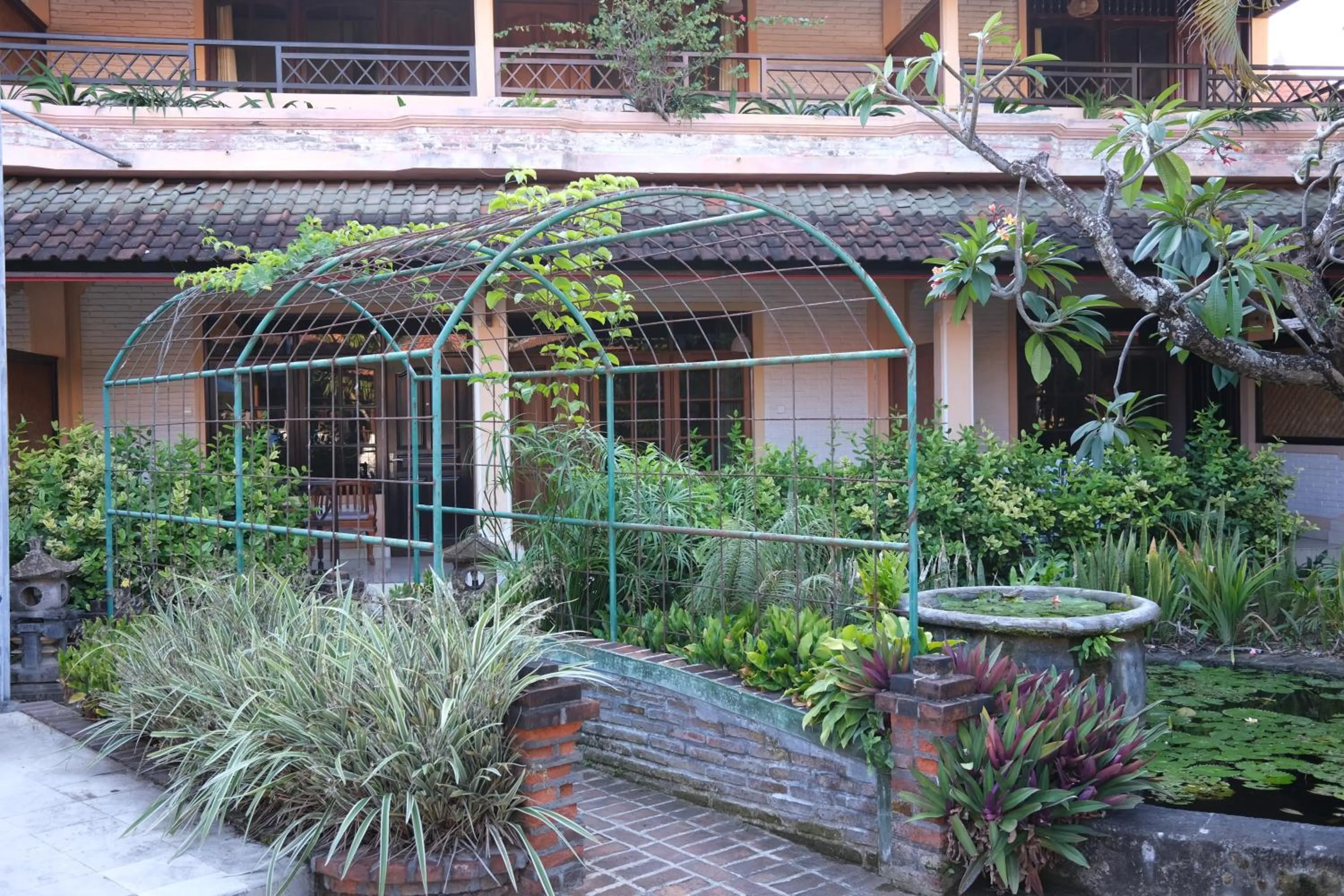 Garden in Fat Yogi Cottages