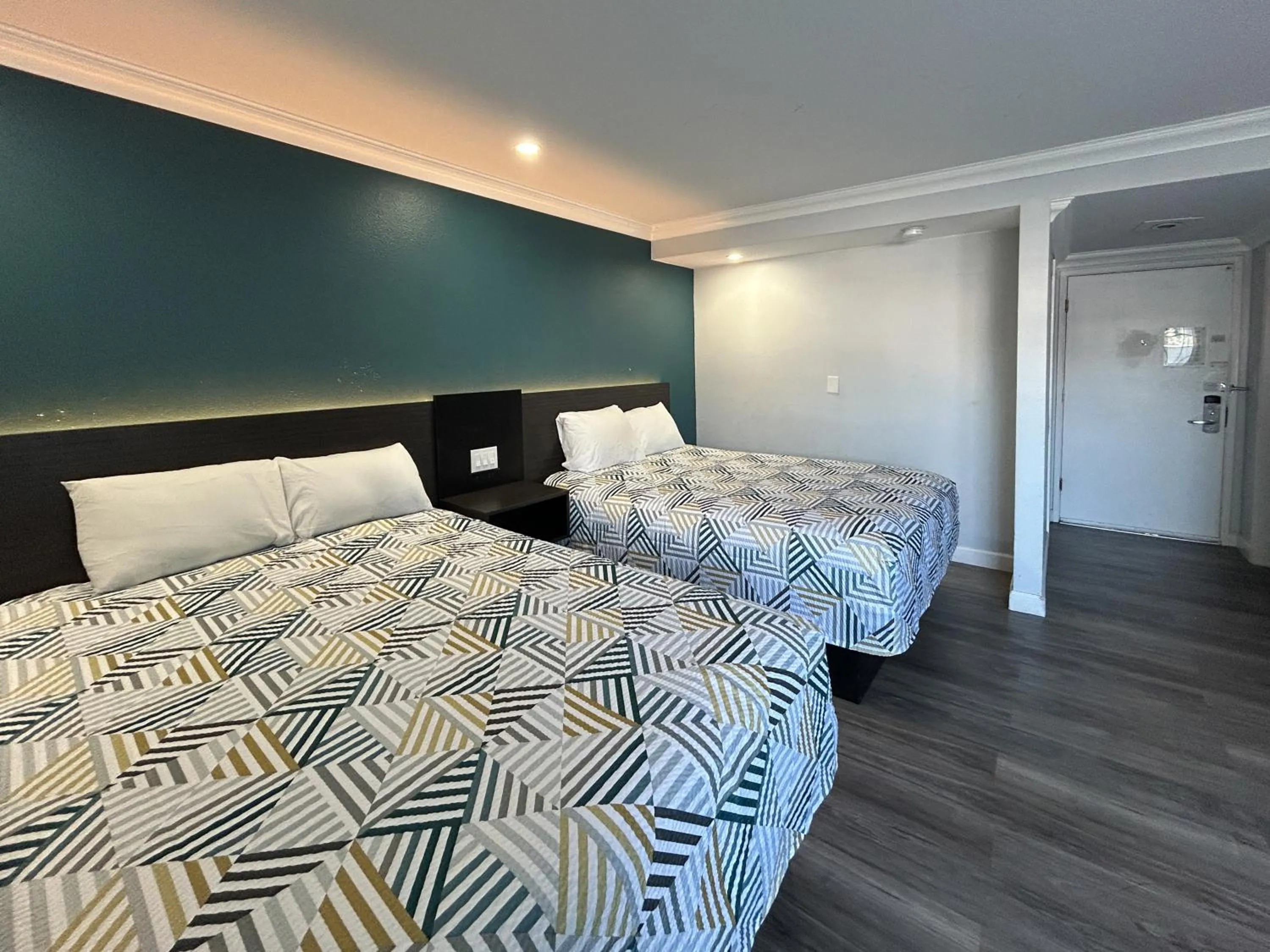 Photo of the whole room, Bed in Motel 6 Buena Park, CA Anaheim Near Maingate Knotts