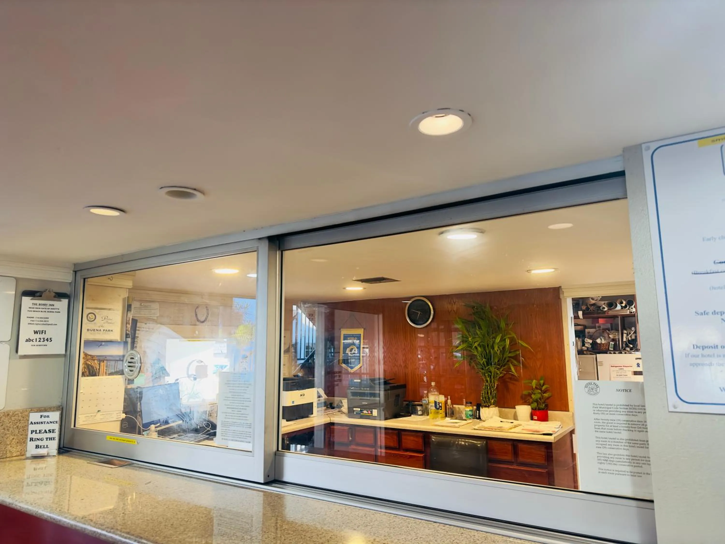 Lobby or reception in THE BERRY INN