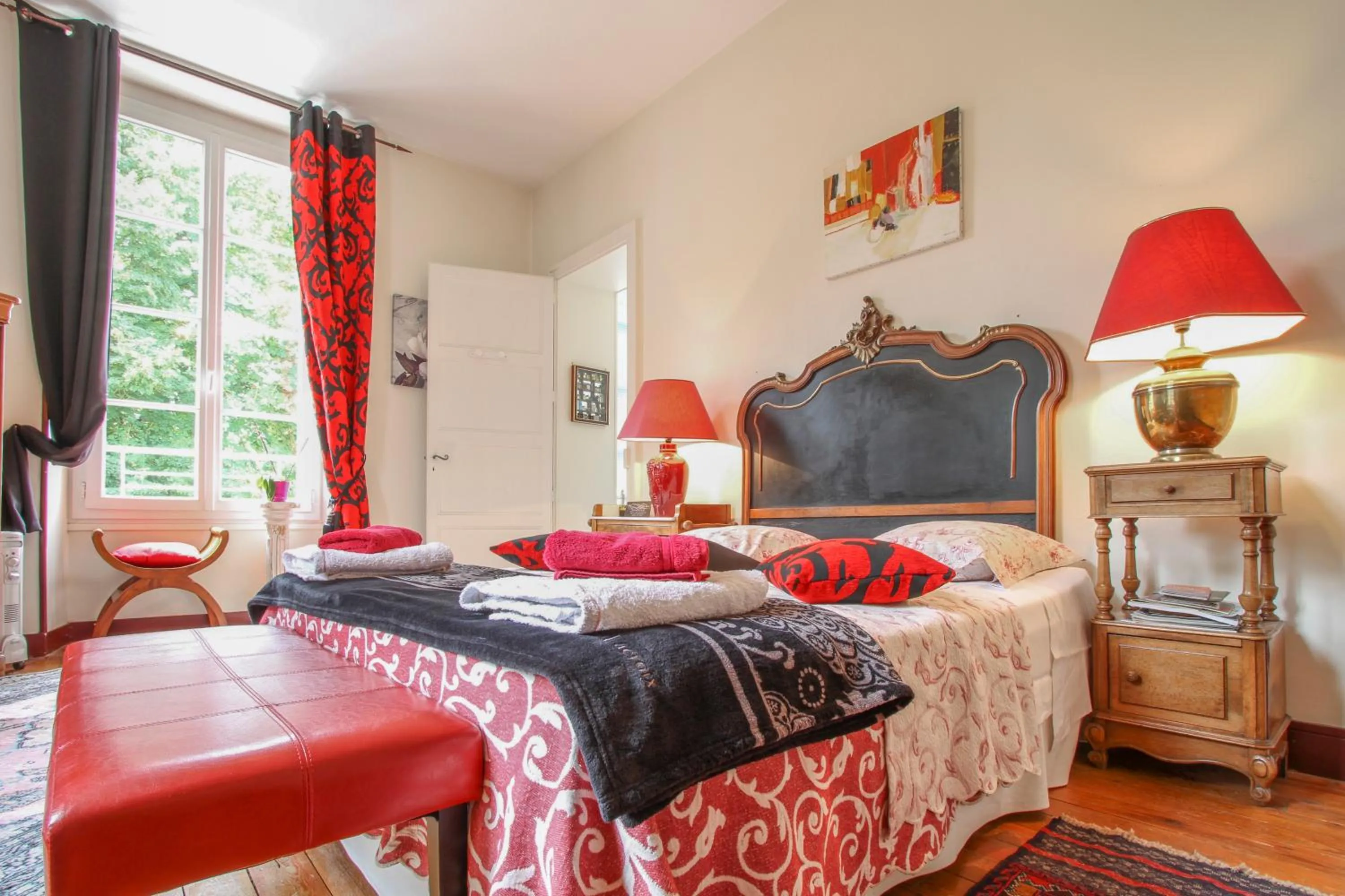 Photo of the whole room in Manoir des Turets