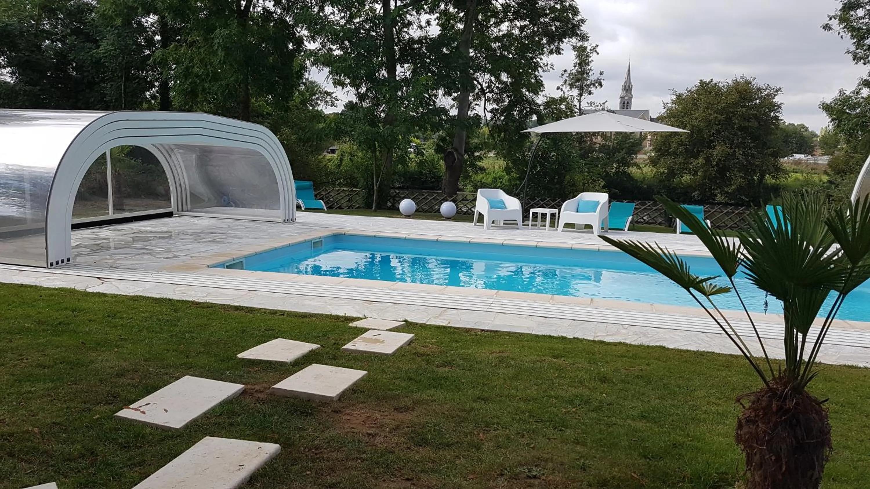 Swimming pool in Manoir des Turets