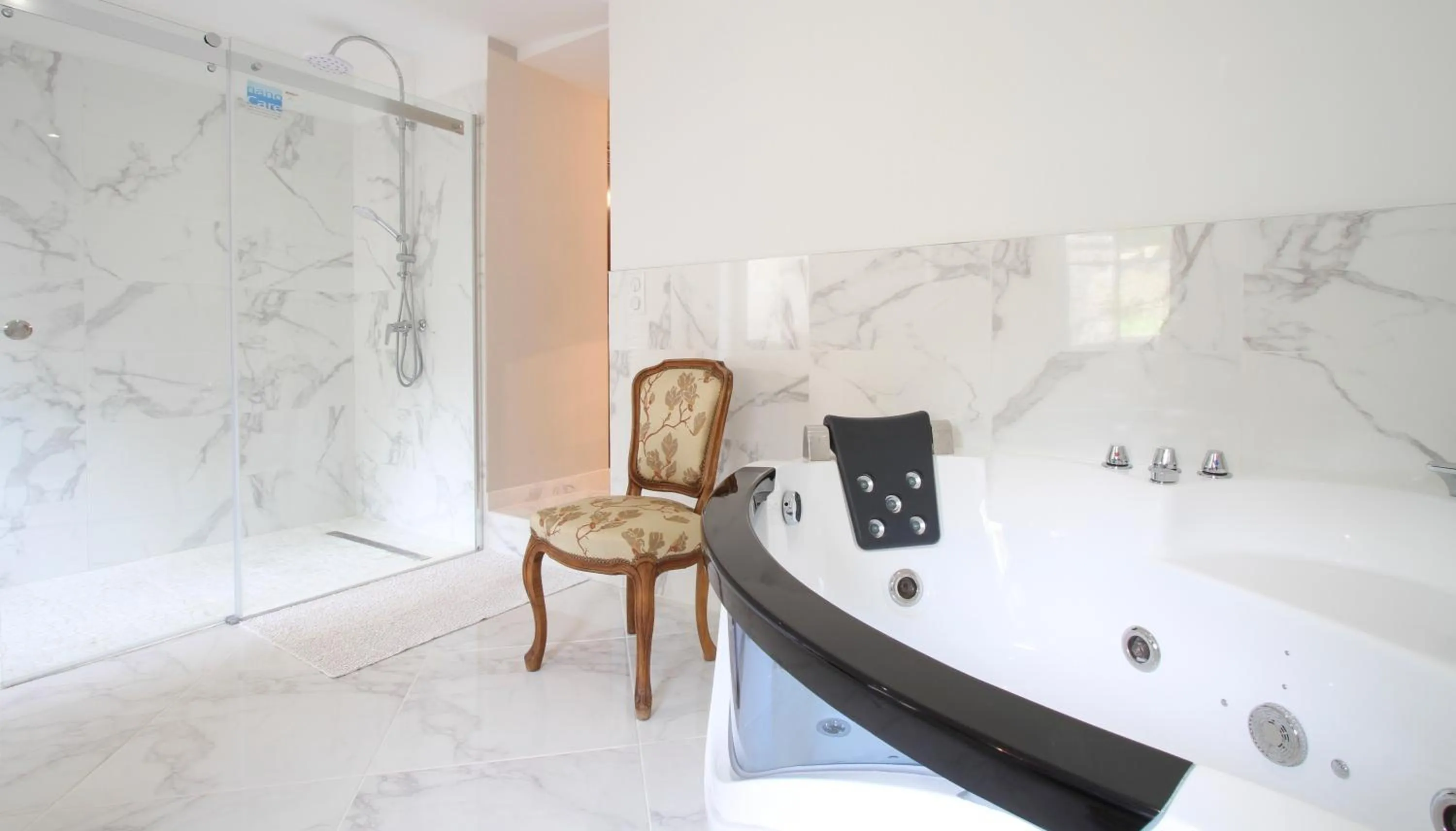 Bathroom in Manoir des Turets