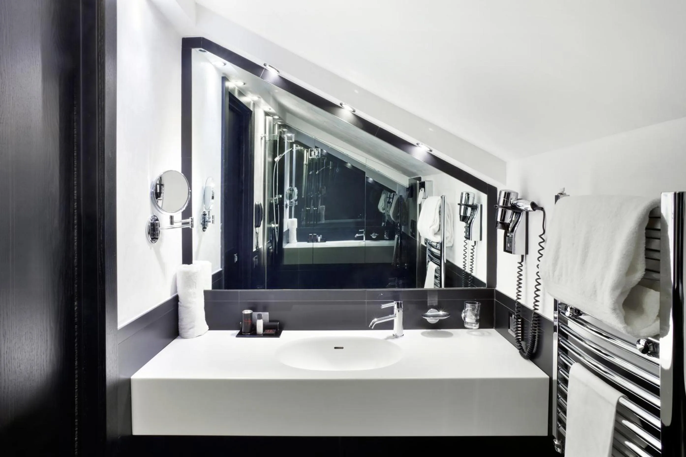 Toilet in LHP Hotel Napoleon