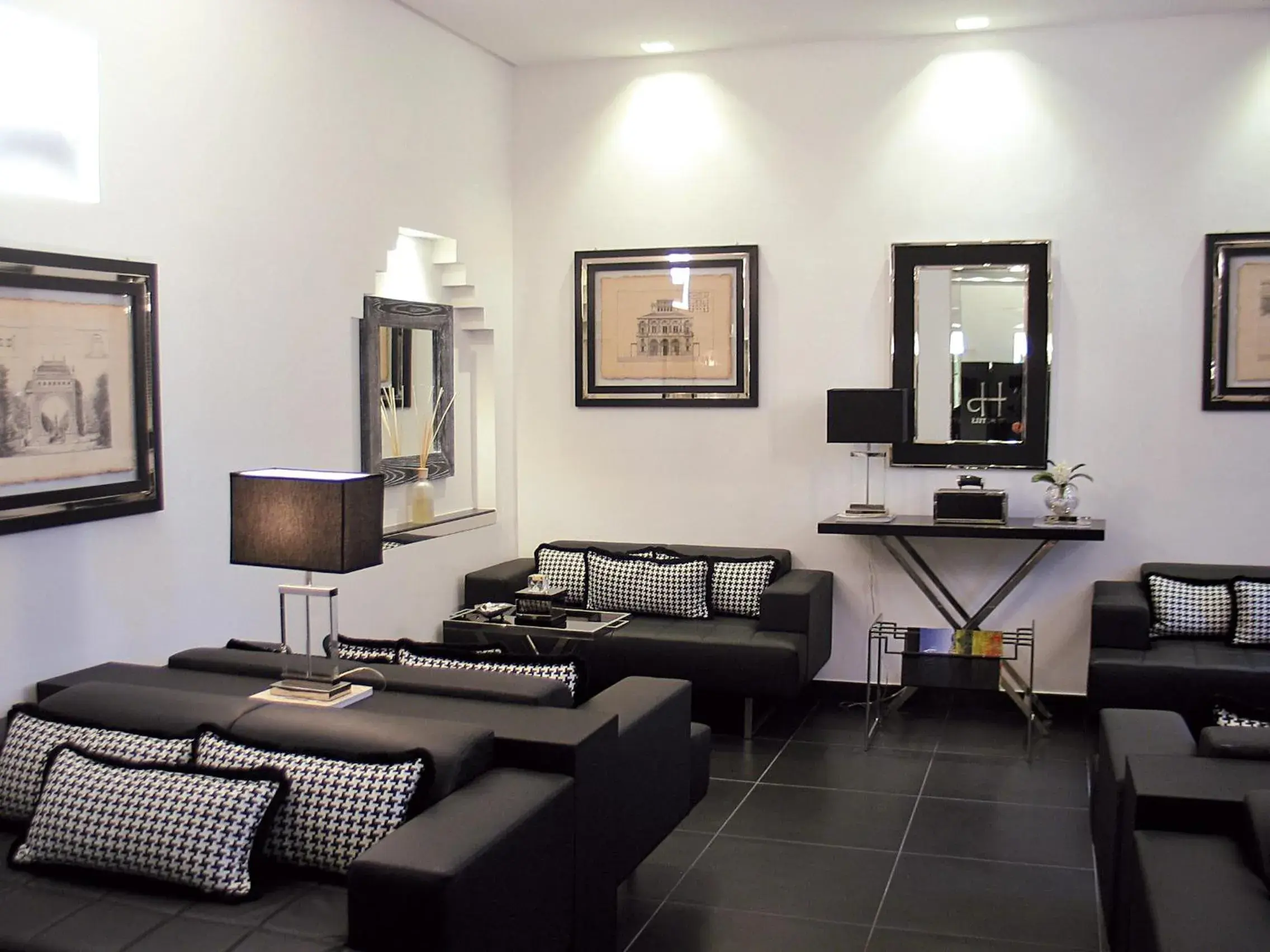 Living room in LHP Hotel Napoleon Living room in LHP Hotel Napoleon