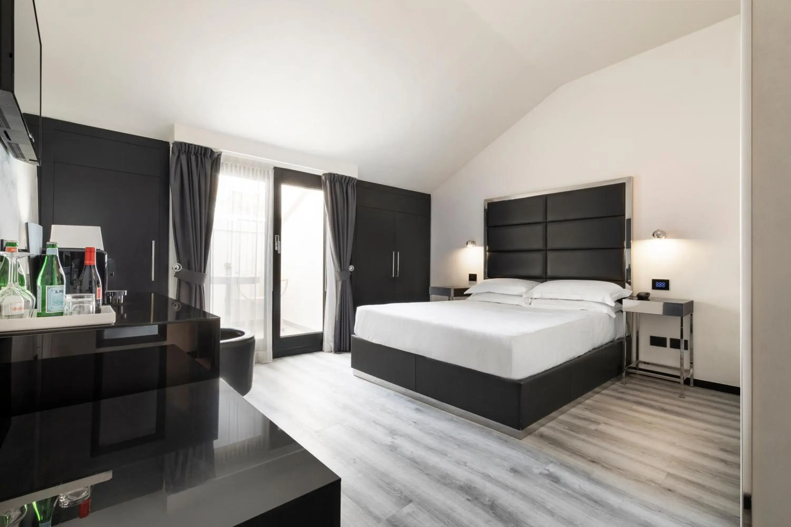 Bedroom, Bed in LHP Hotel Napoleon Bedroom, Bed in LHP Hotel Napoleon