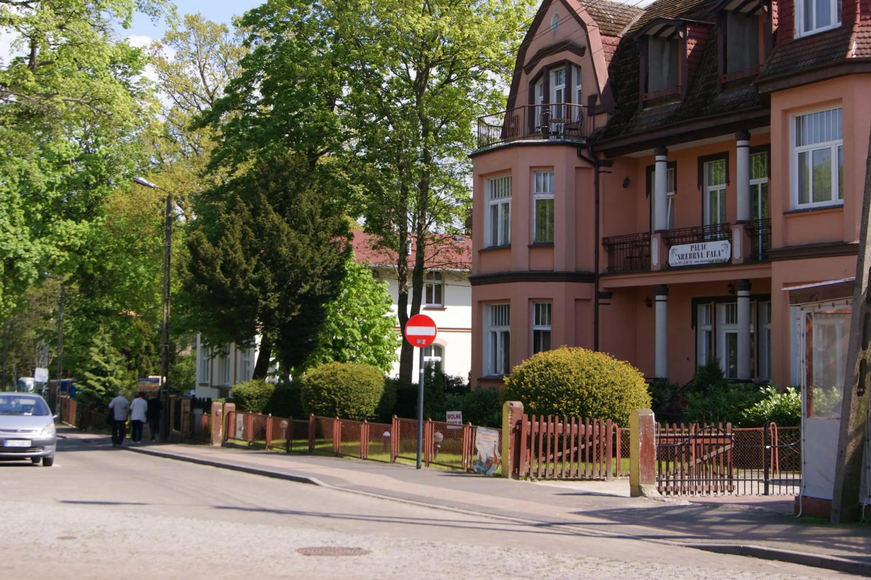 Facade/entrance in Pałacyk Srebrna Fala