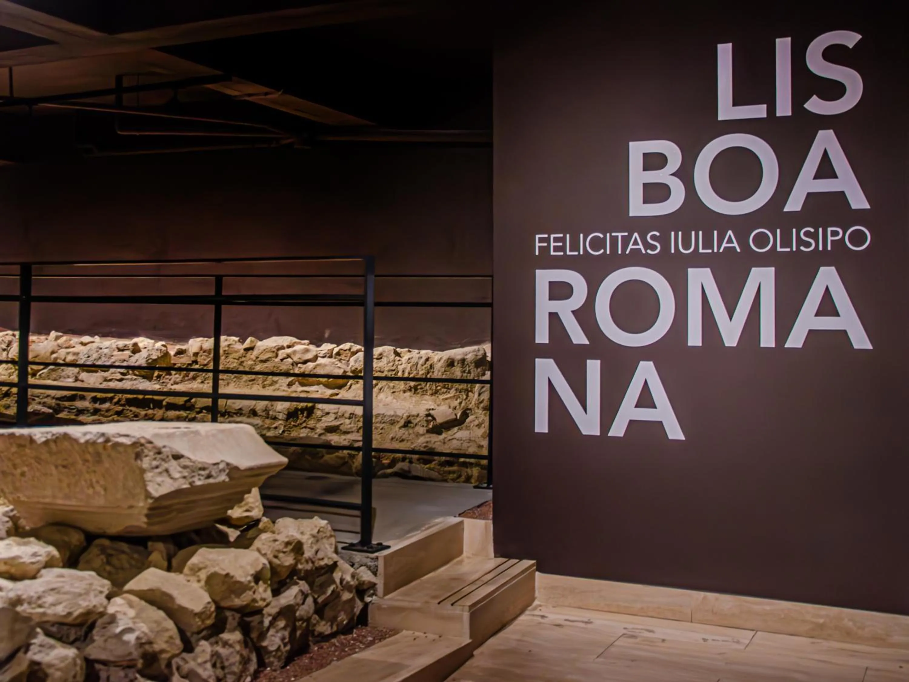 Property building in Browns Avenue Hotel