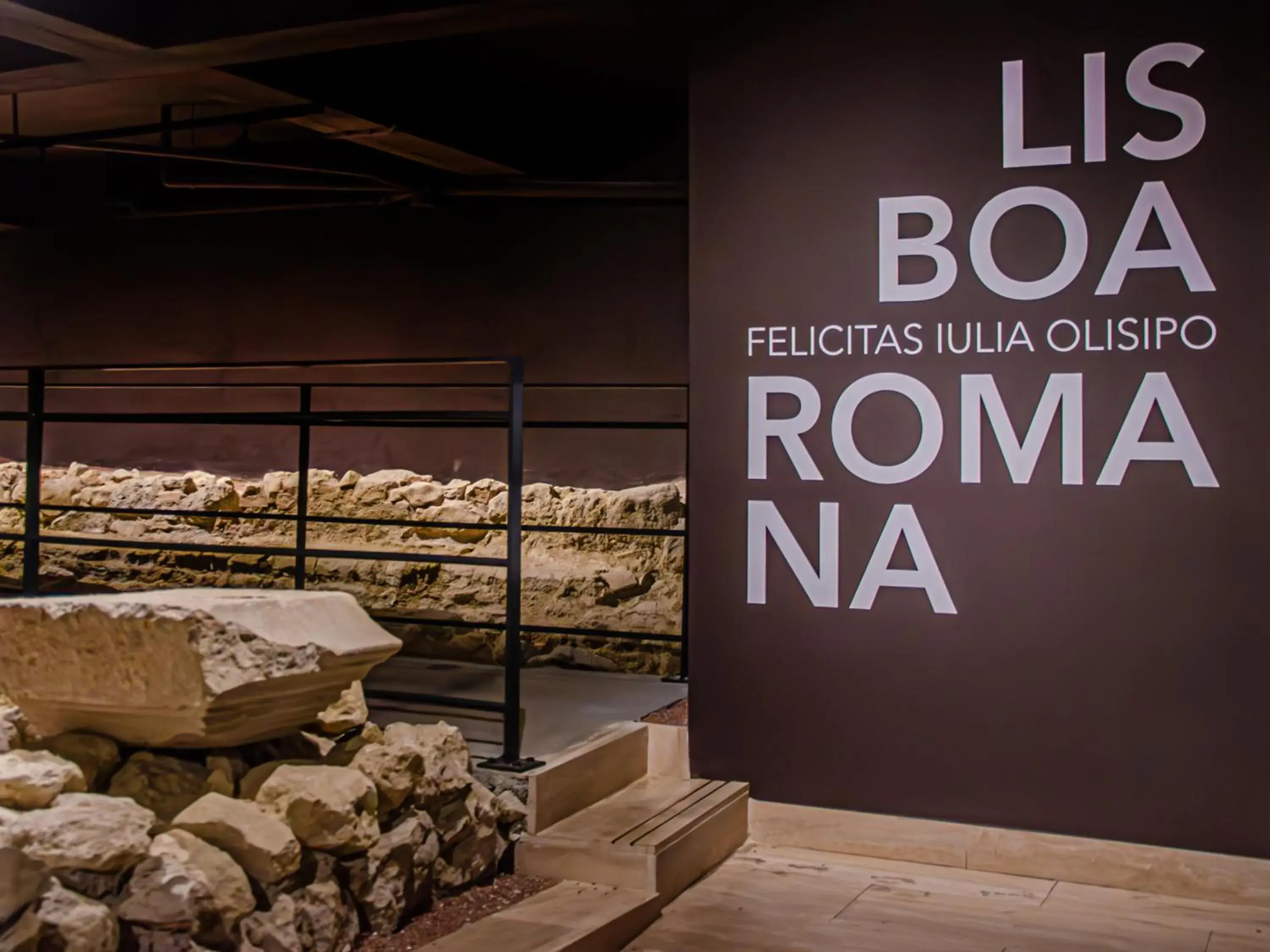 Property building in Browns Avenue Hotel Property building in Browns Avenue Hotel