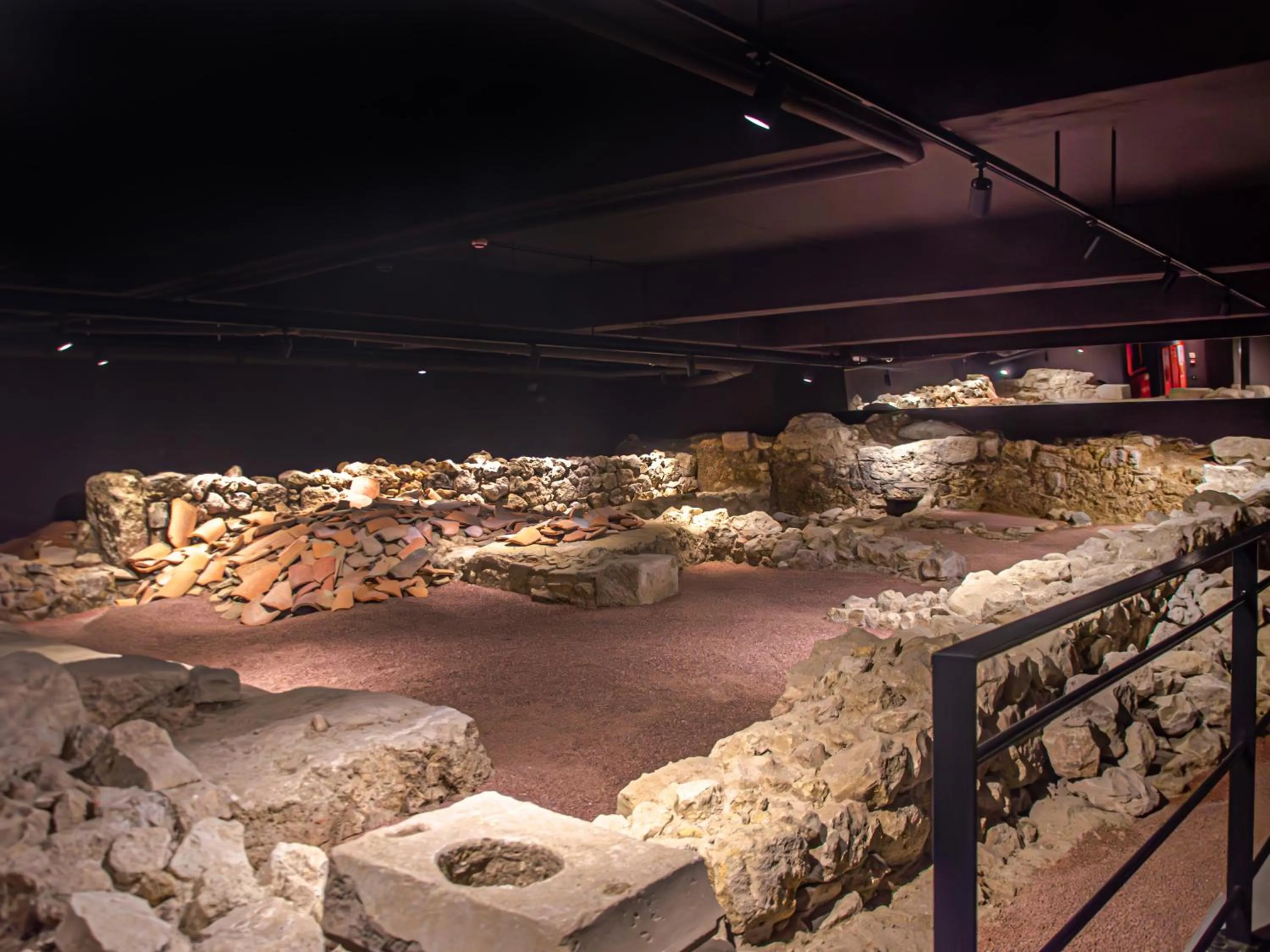 Property building in Browns Avenue Hotel