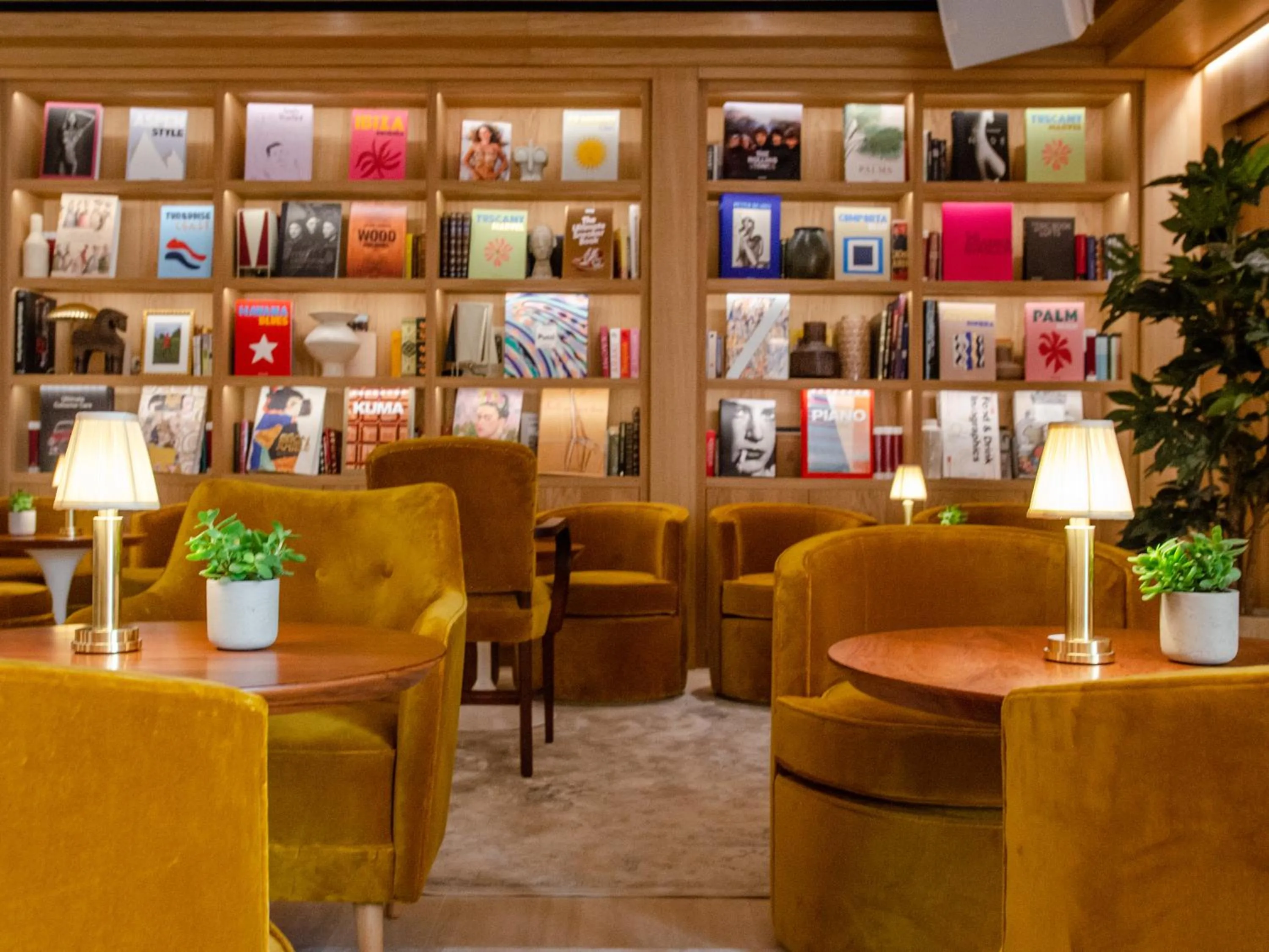 Lounge or bar in Browns Avenue Hotel