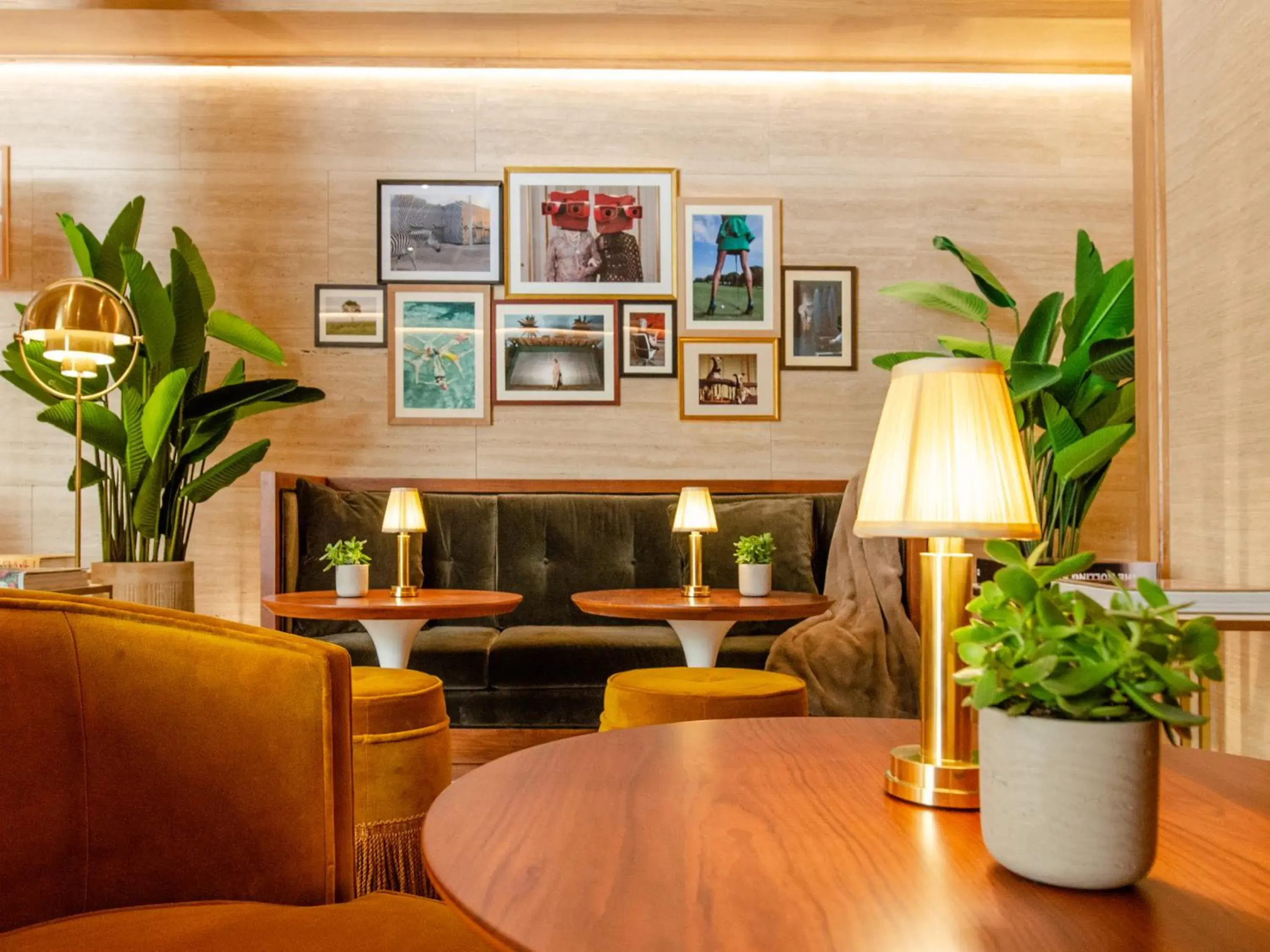 Lounge or bar in Browns Avenue Hotel Lounge or bar in Browns Avenue Hotel