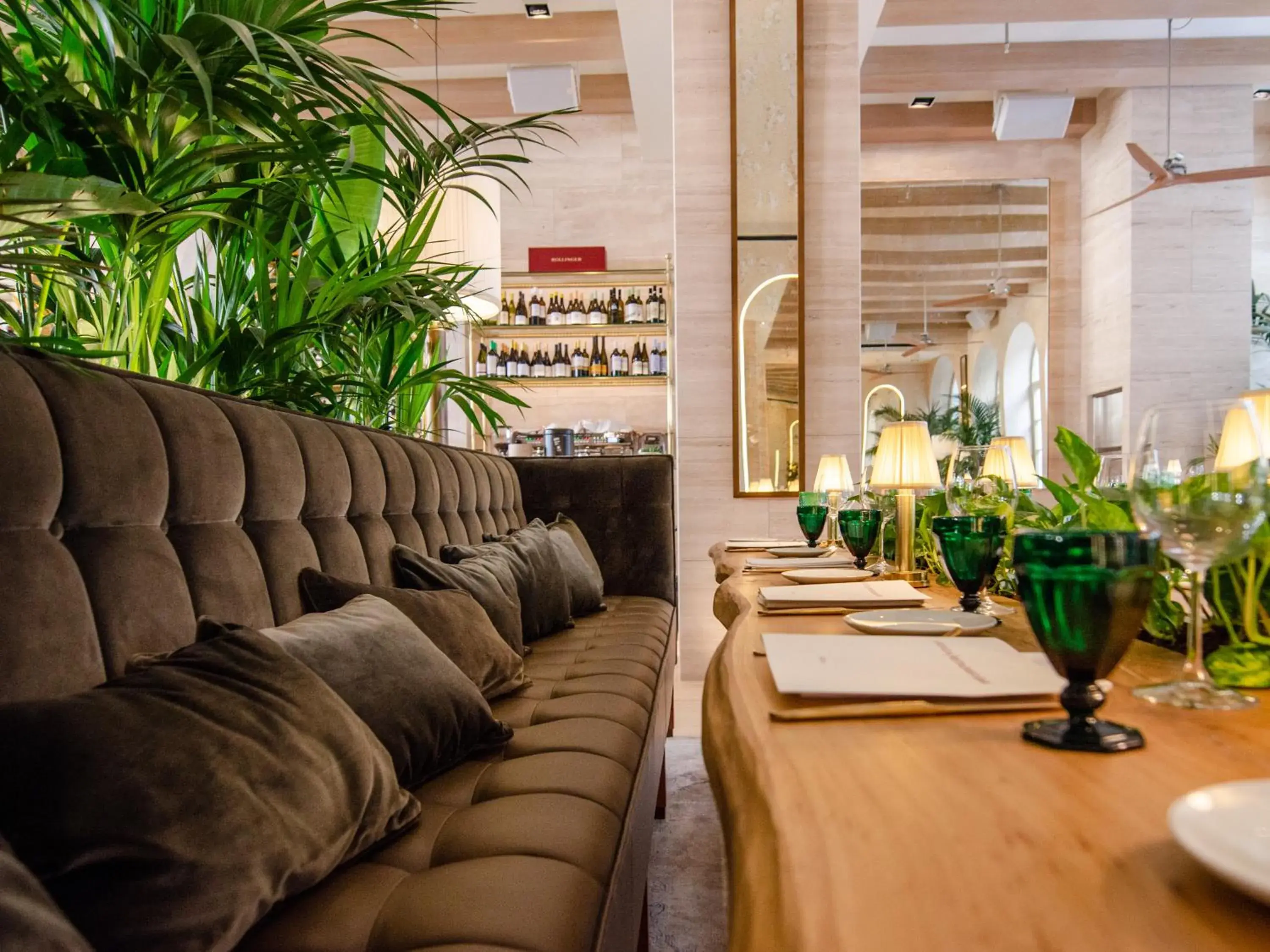 Restaurant/places to eat in Browns Avenue Hotel Restaurant/places to eat in Browns Avenue Hotel