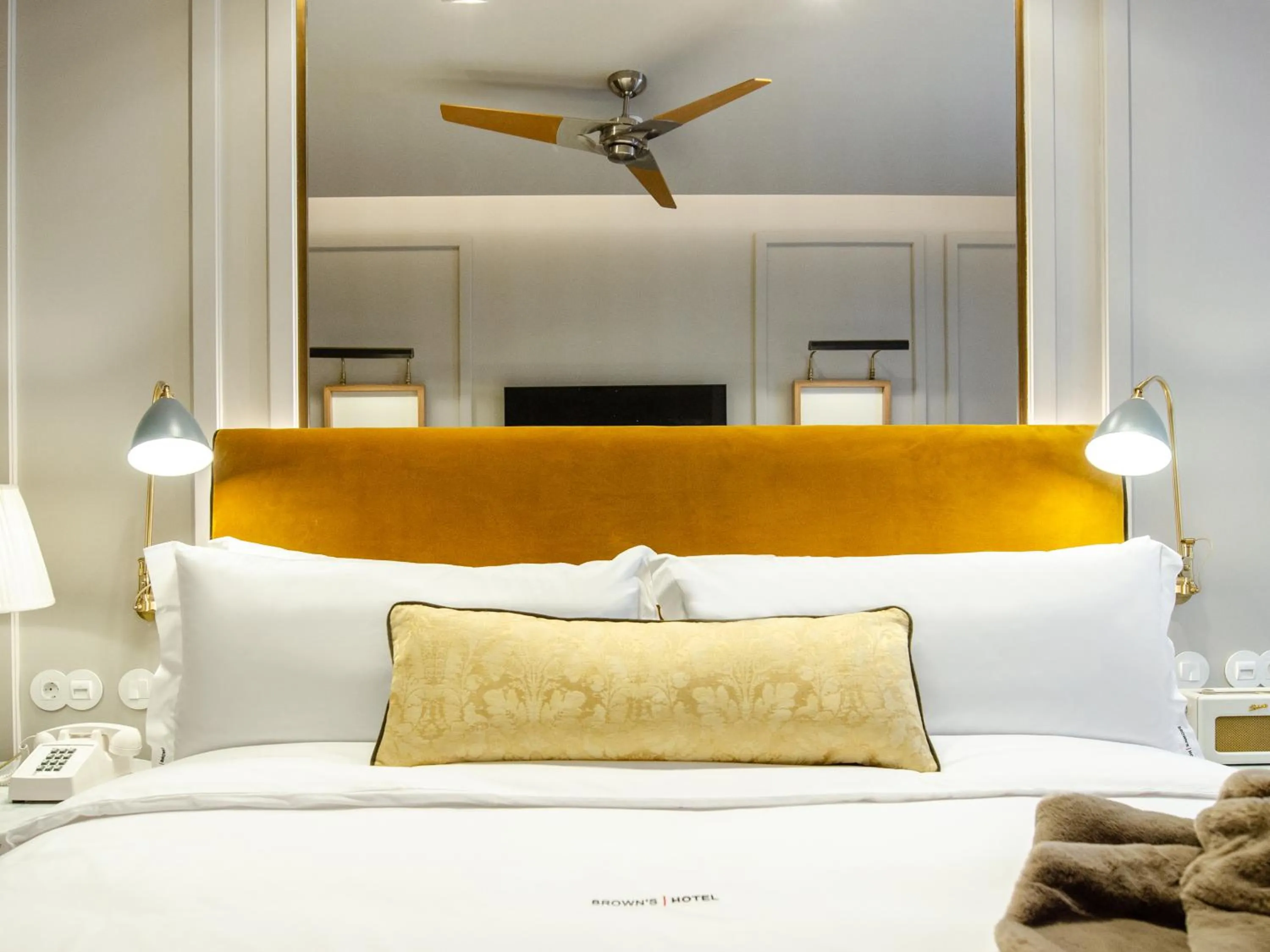 Bed in Browns Avenue Hotel