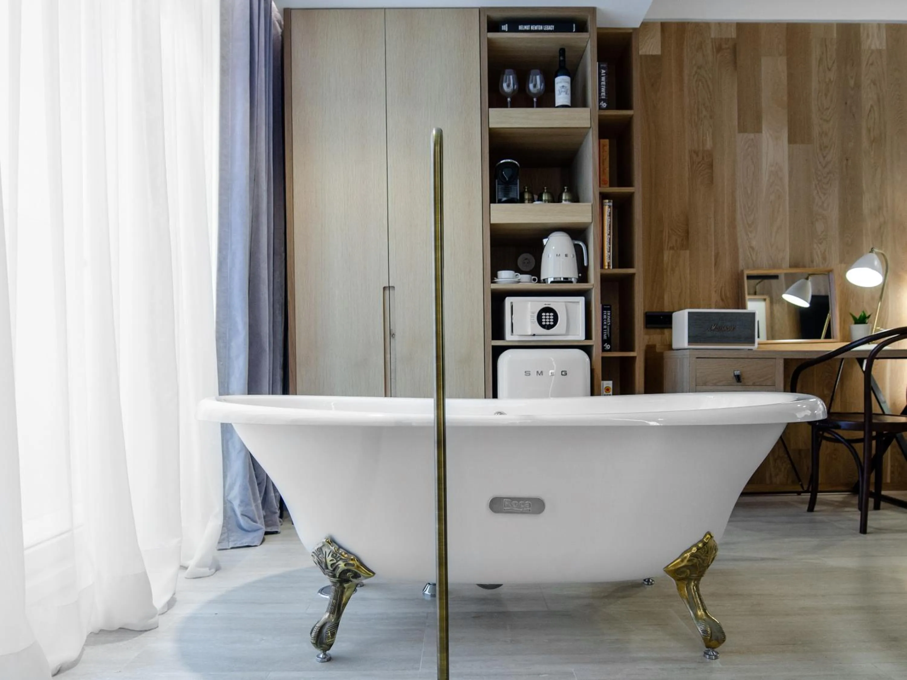 Bedroom in Browns Avenue Hotel