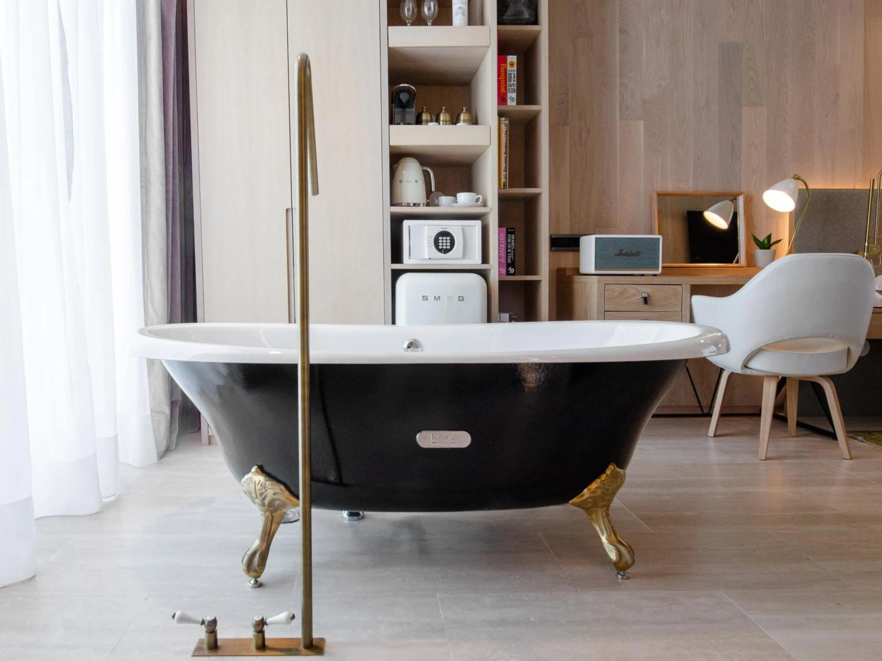 Bedroom in Browns Avenue Hotel