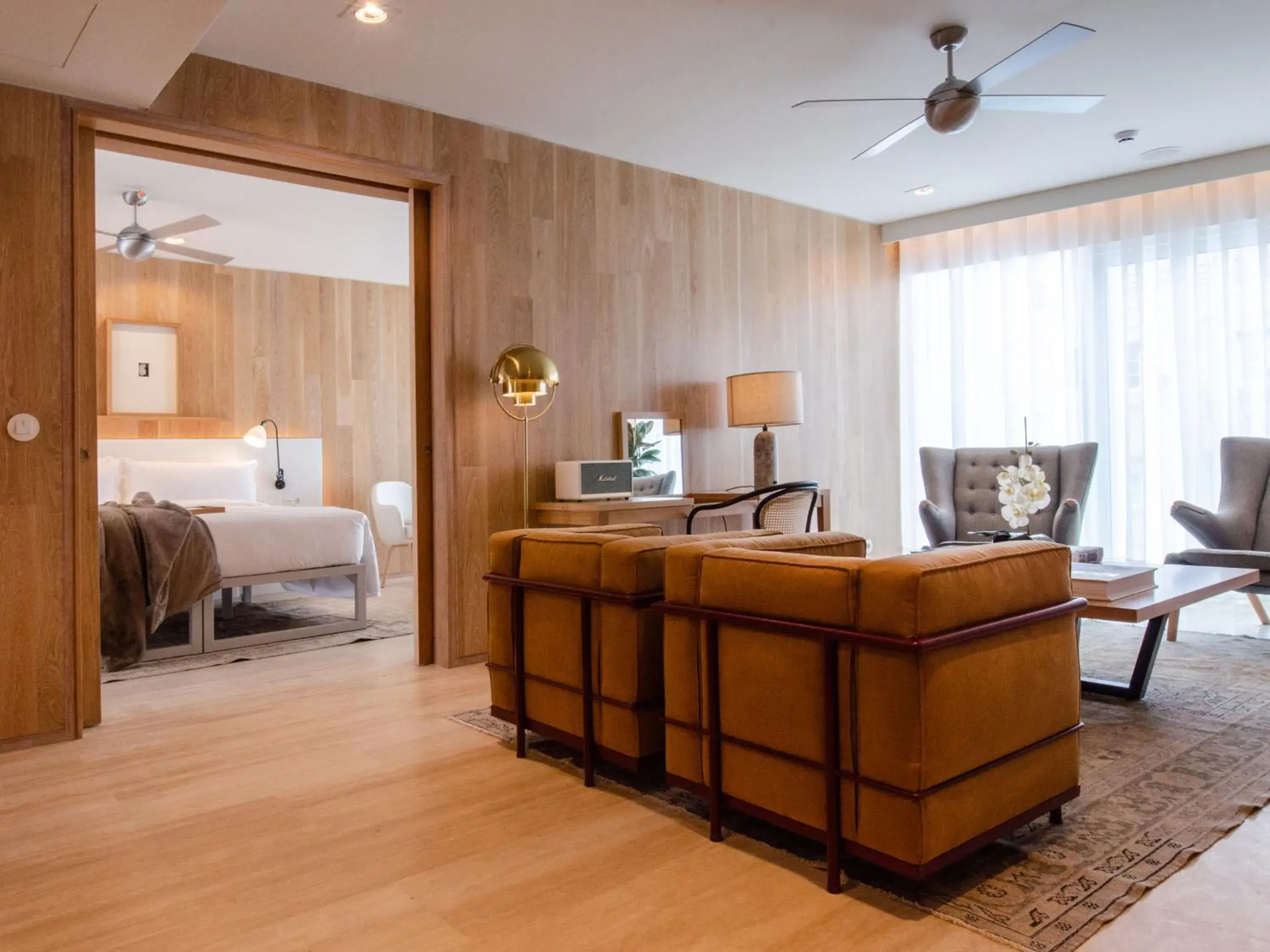 Contemporary Master Suite in Browns Avenue Hotel Contemporary Master Suite in Browns Avenue Hotel