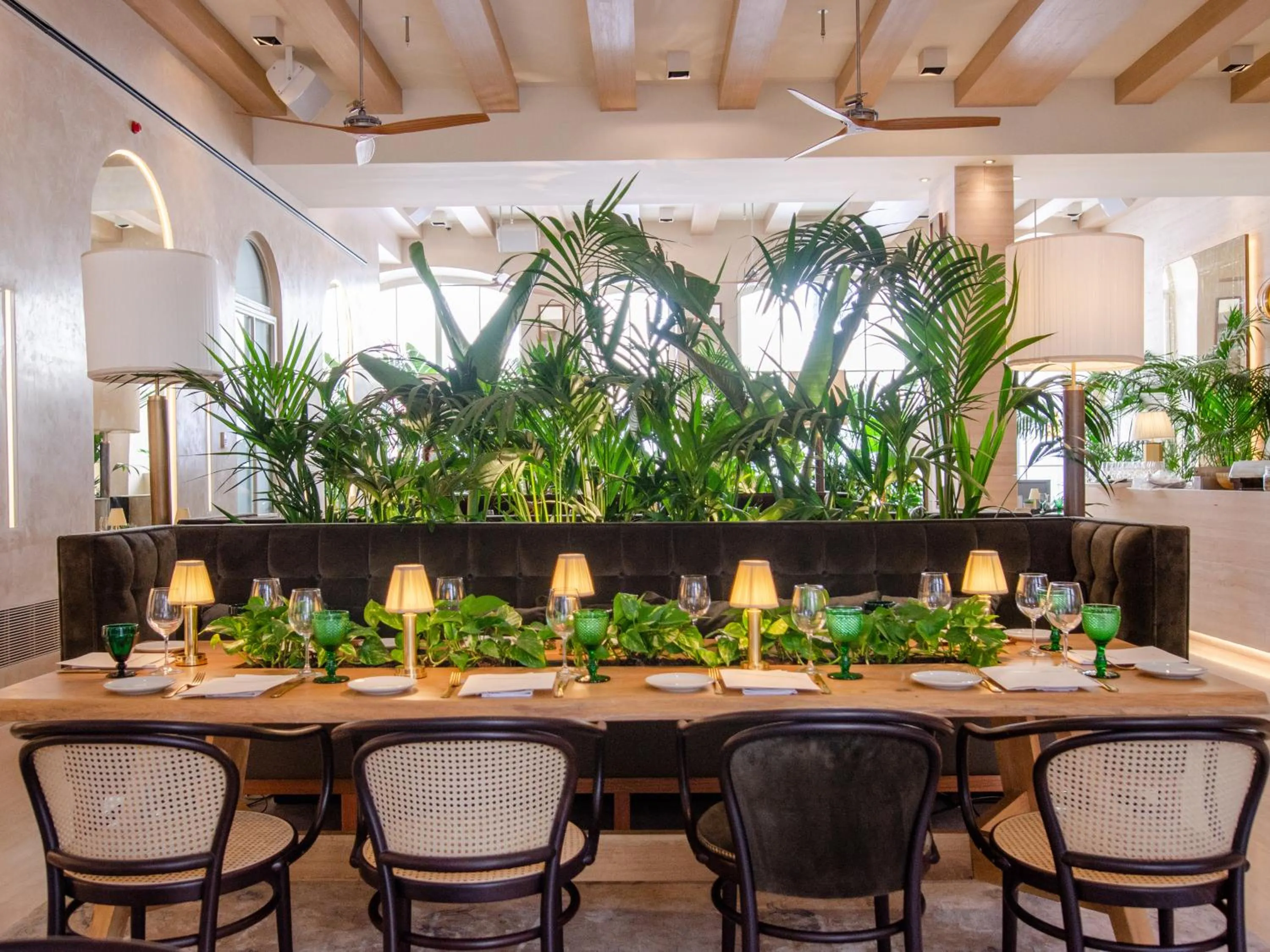 Restaurant/places to eat in Browns Avenue Hotel