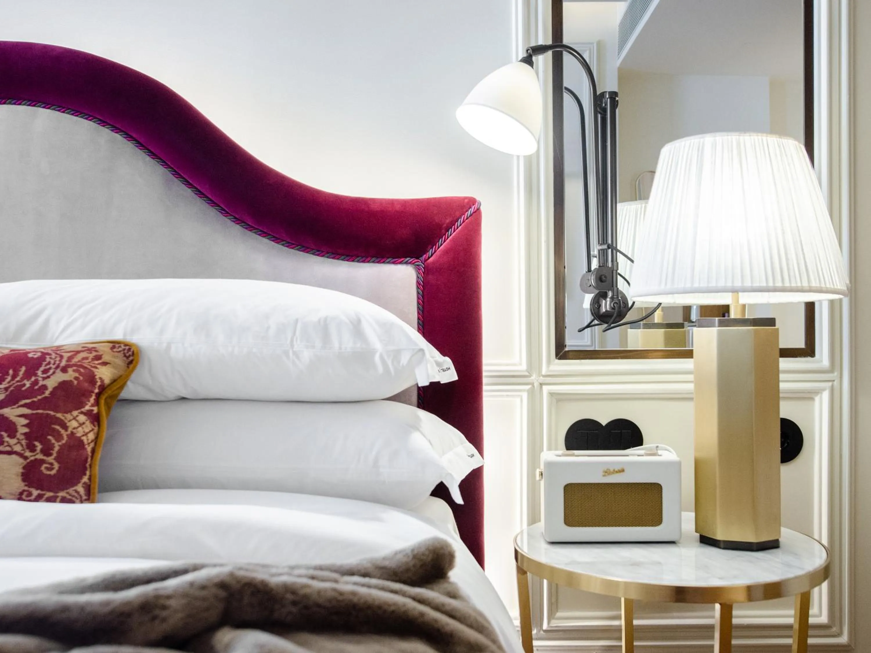 Photo of the whole room, Bed in Browns Avenue Hotel