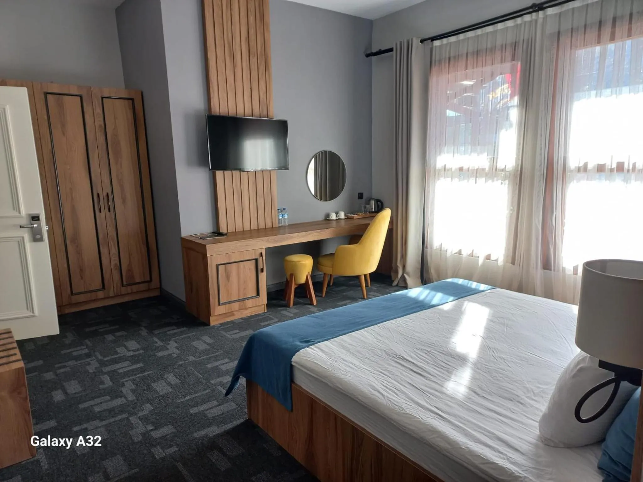 Communal lounge/ TV room, Bed in ERTA SOYAK THERMAL OTEL