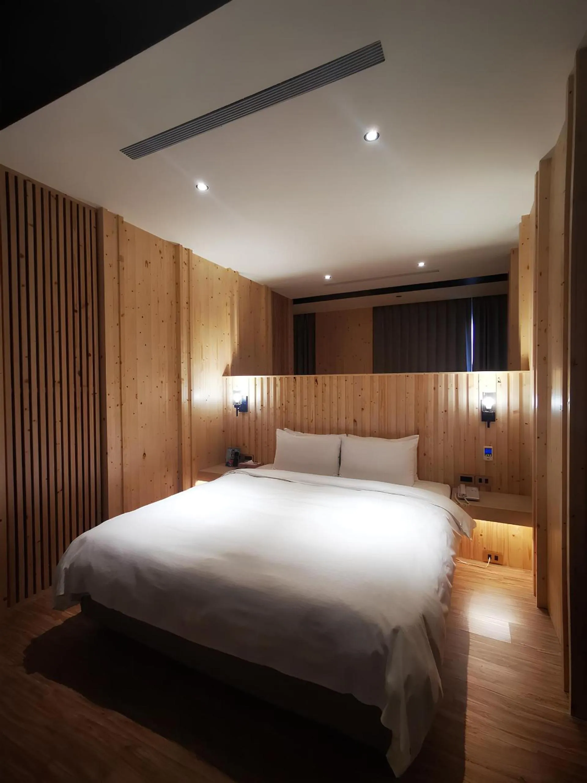 Bed in Seasons Boutique Motel