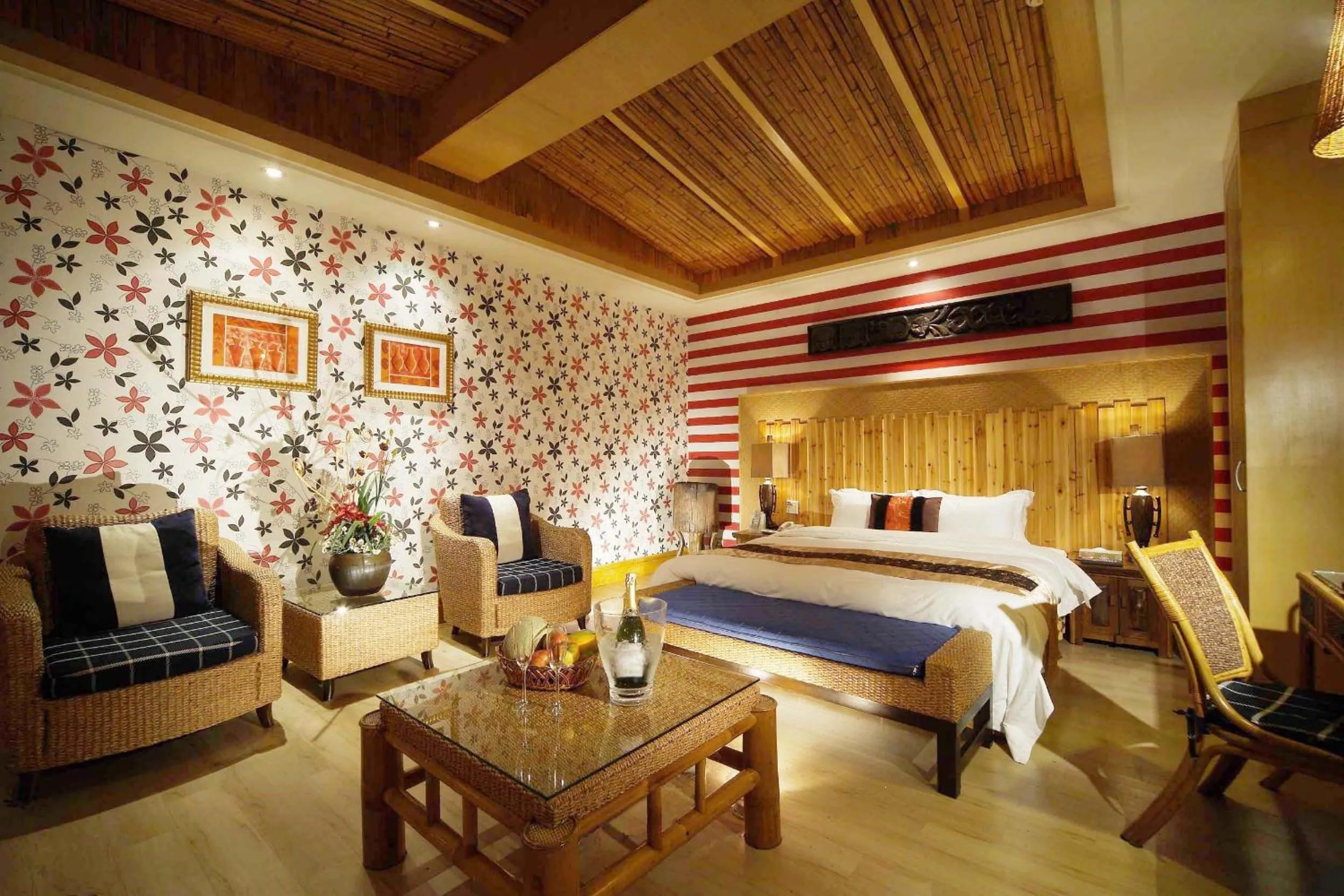 Bed in Seasons Boutique Motel