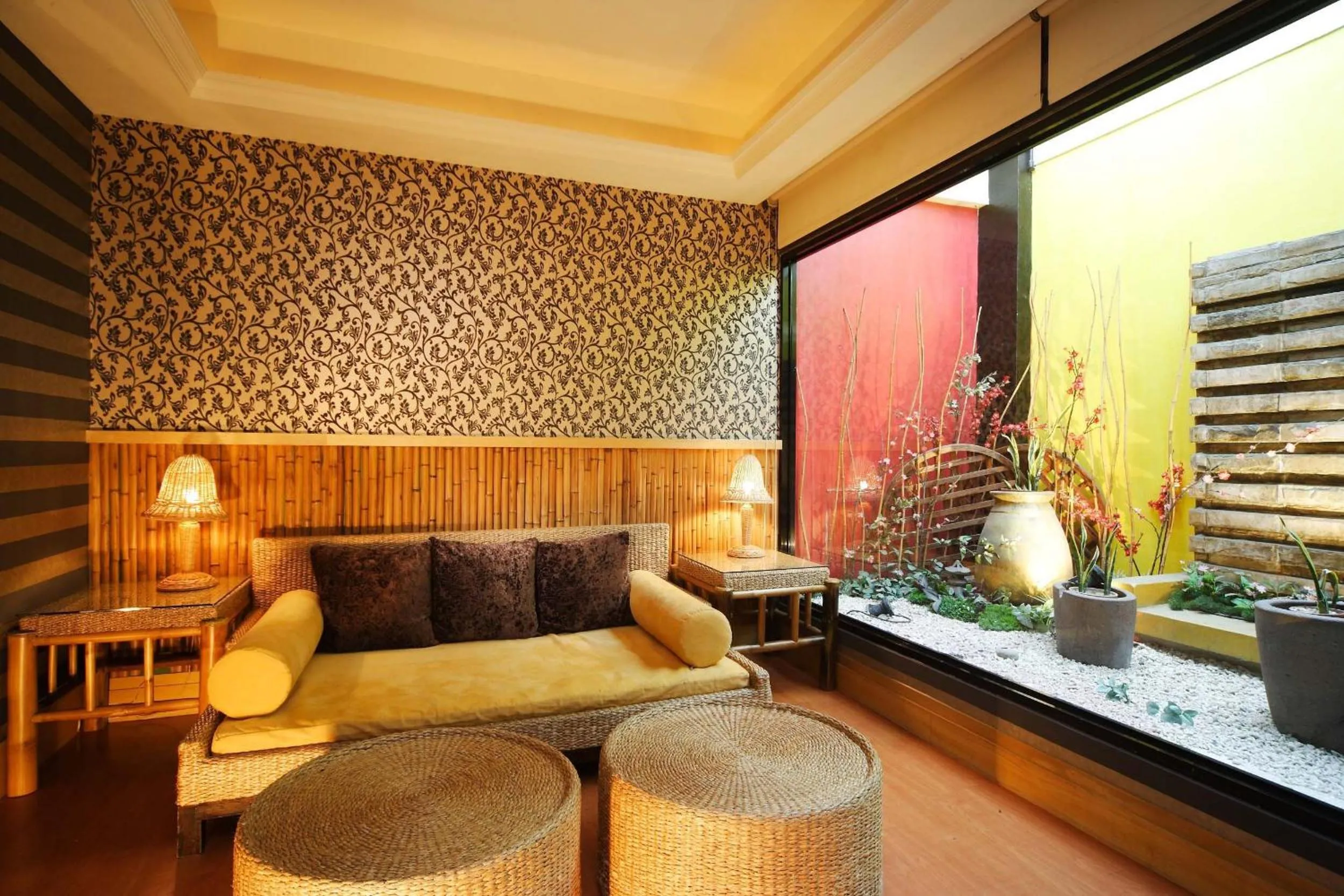 Seating area in Seasons Boutique Motel