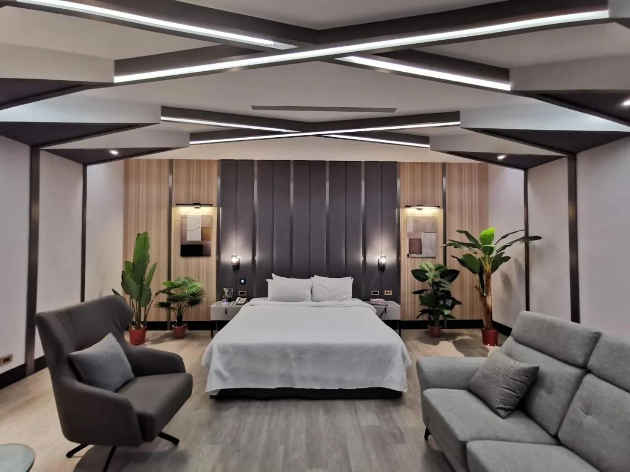 Bed in Seasons Boutique Motel