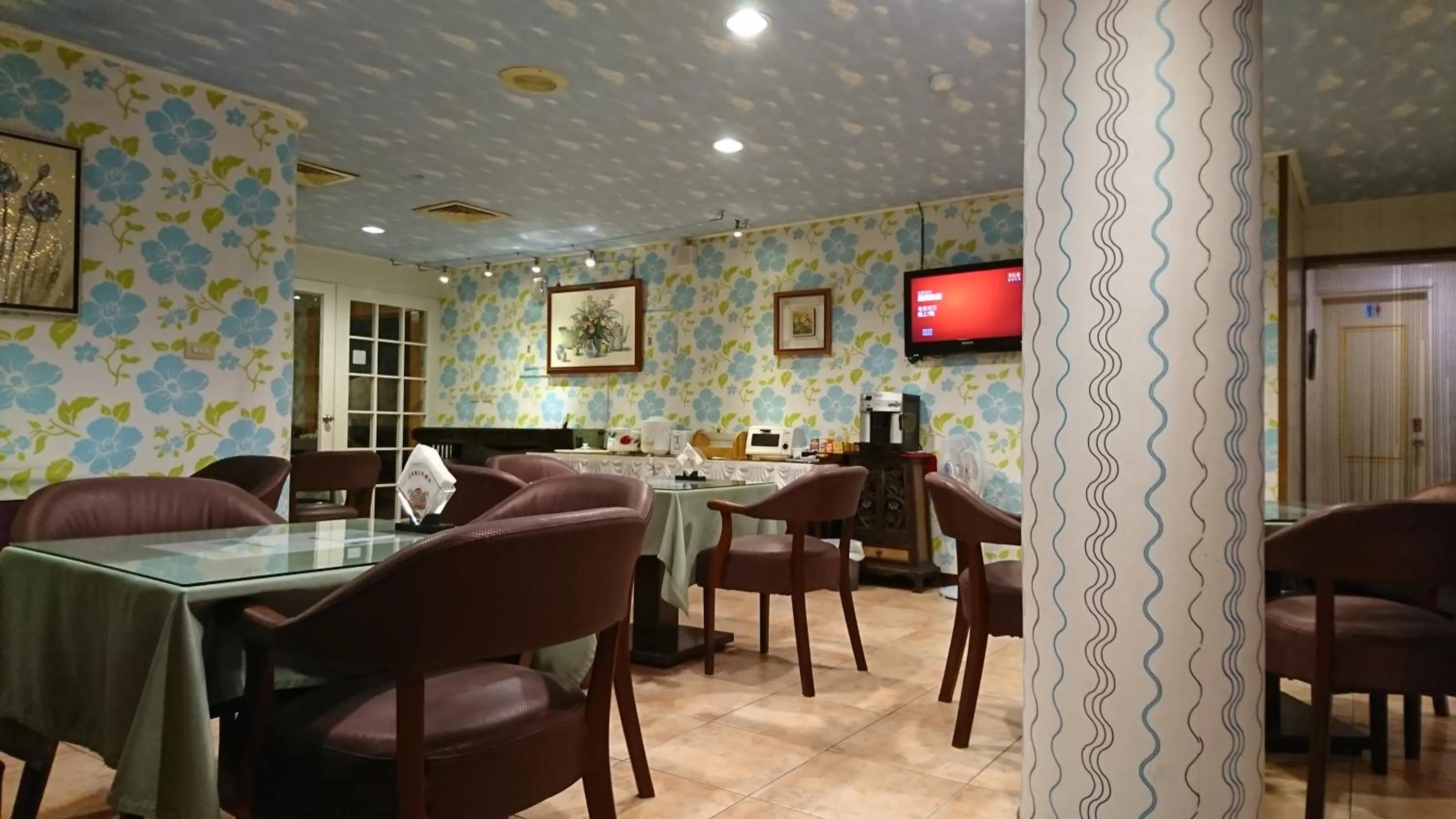 Dining area, Restaurant/Places to Eat in Shiny Seasons Motel