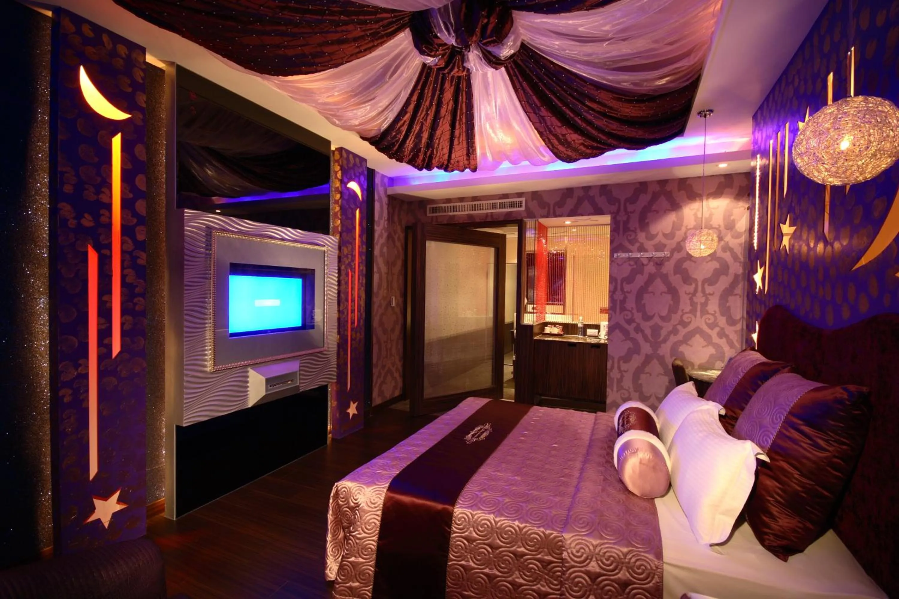 Photo of the whole room, Bed in Shiny Seasons Motel