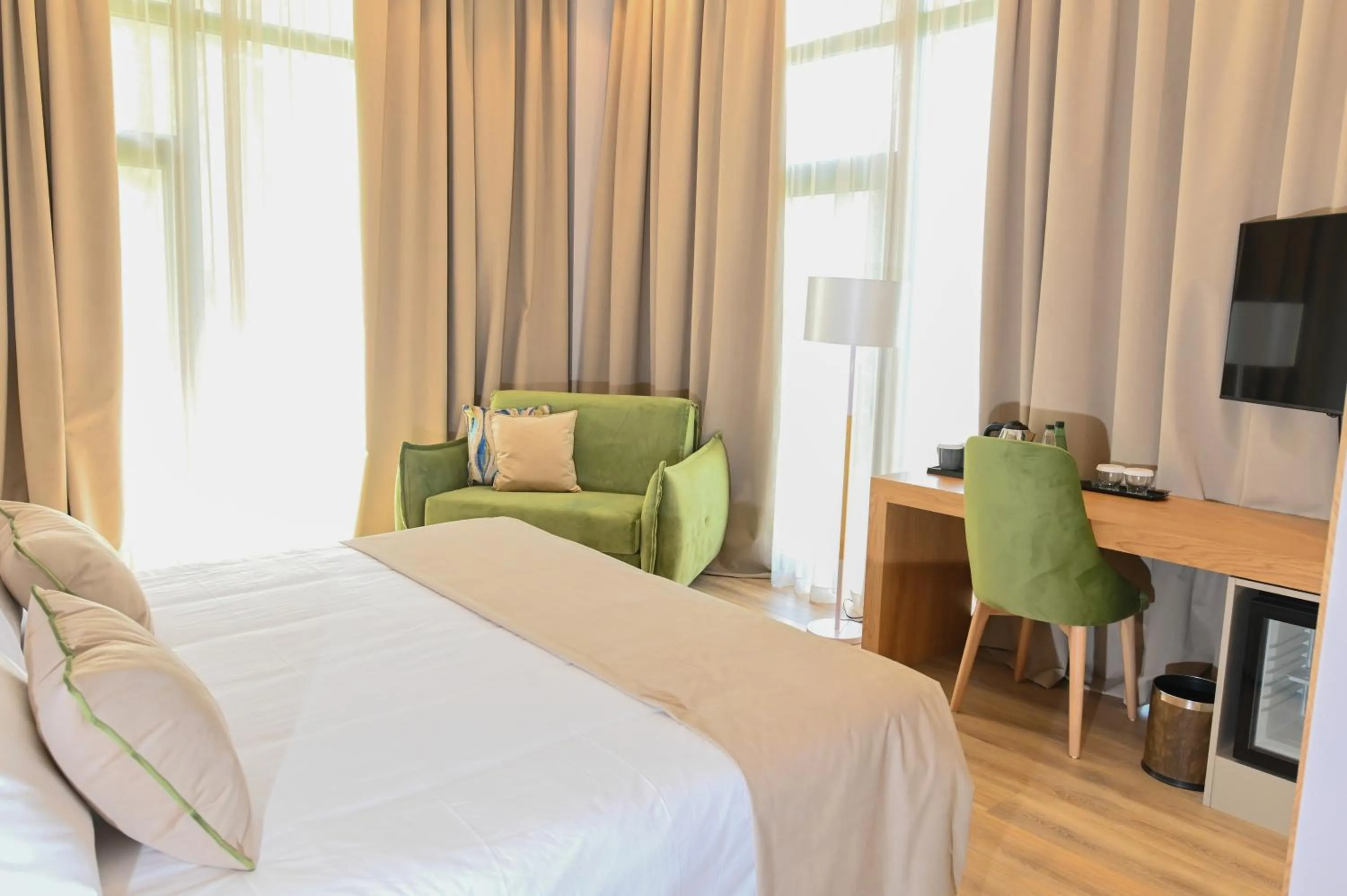 Photo of the whole room, Bed in White Hill Hotel, SPA & Conferences