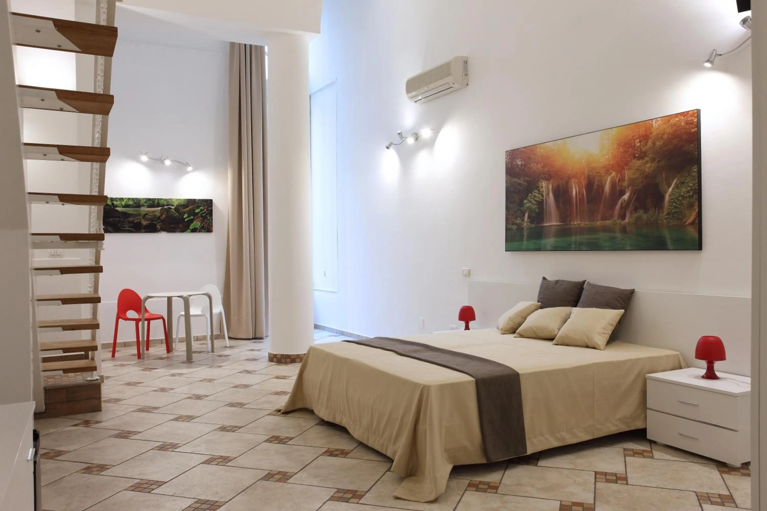 Photo of the whole room, Bed in Napoli Sea