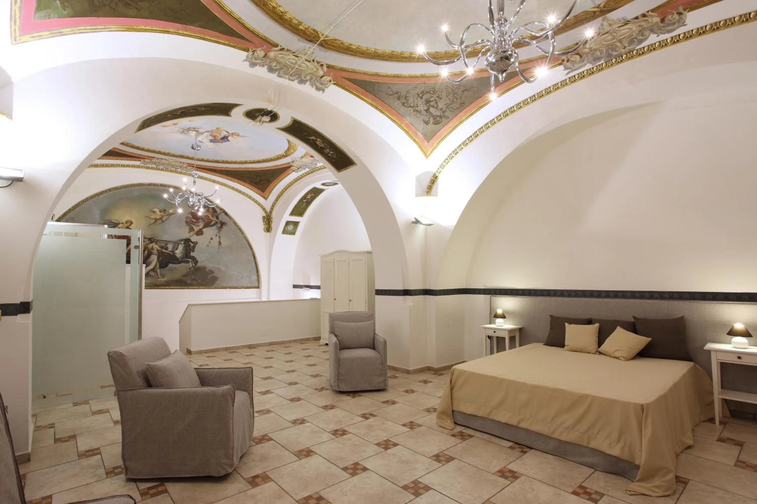 Photo of the whole room, Bed in Napoli Sea