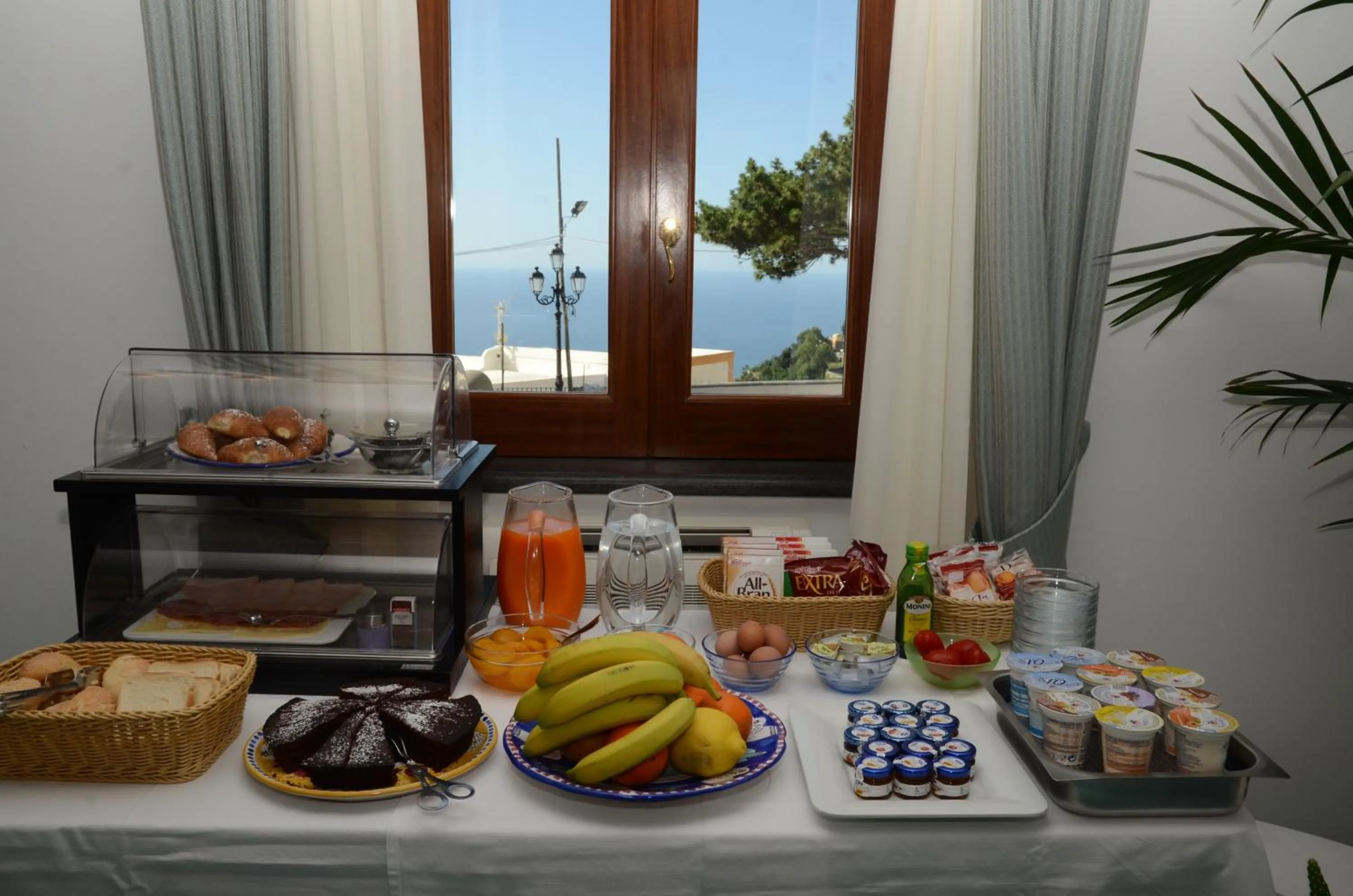 Breakfast in Villa Maria